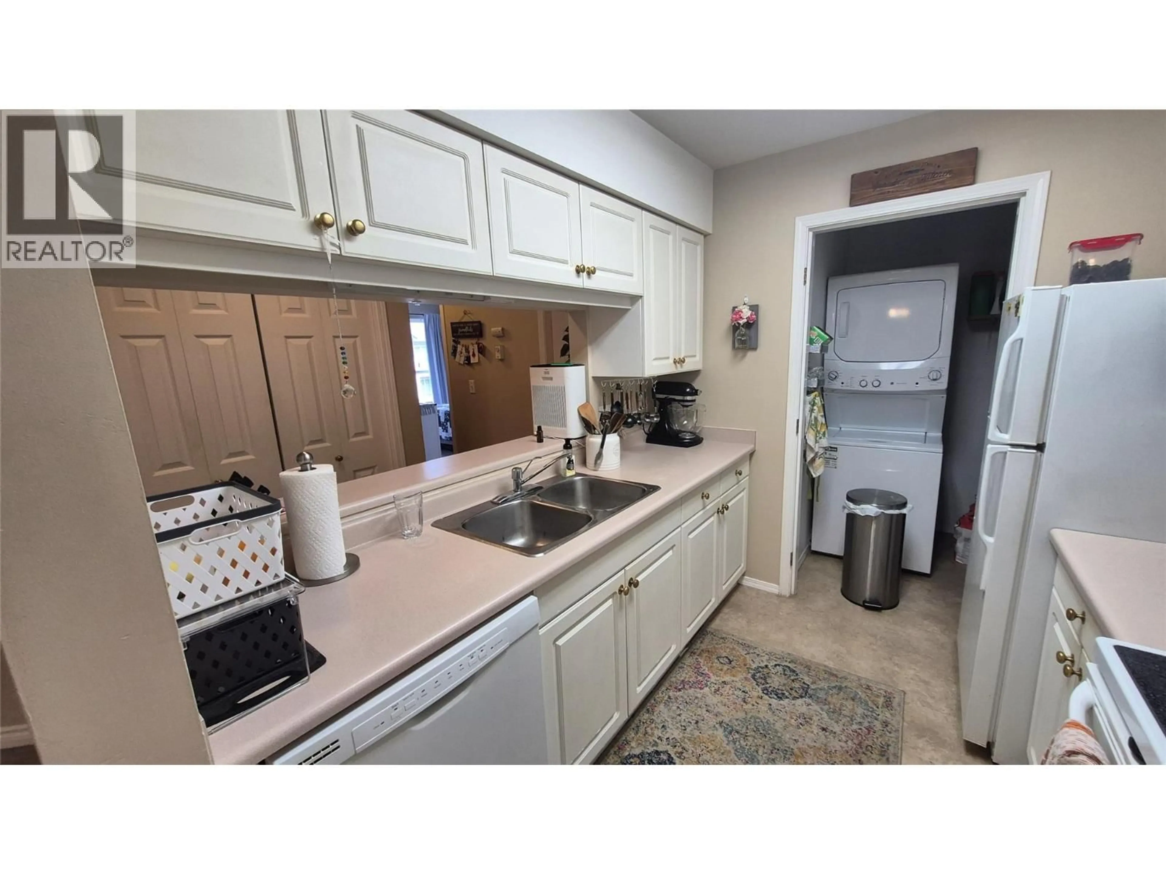 Standard kitchen, ceramic/tile floor for 404 - 650 3 STREET SOUTHWEST, Salmon Arm British Columbia V1E1P6