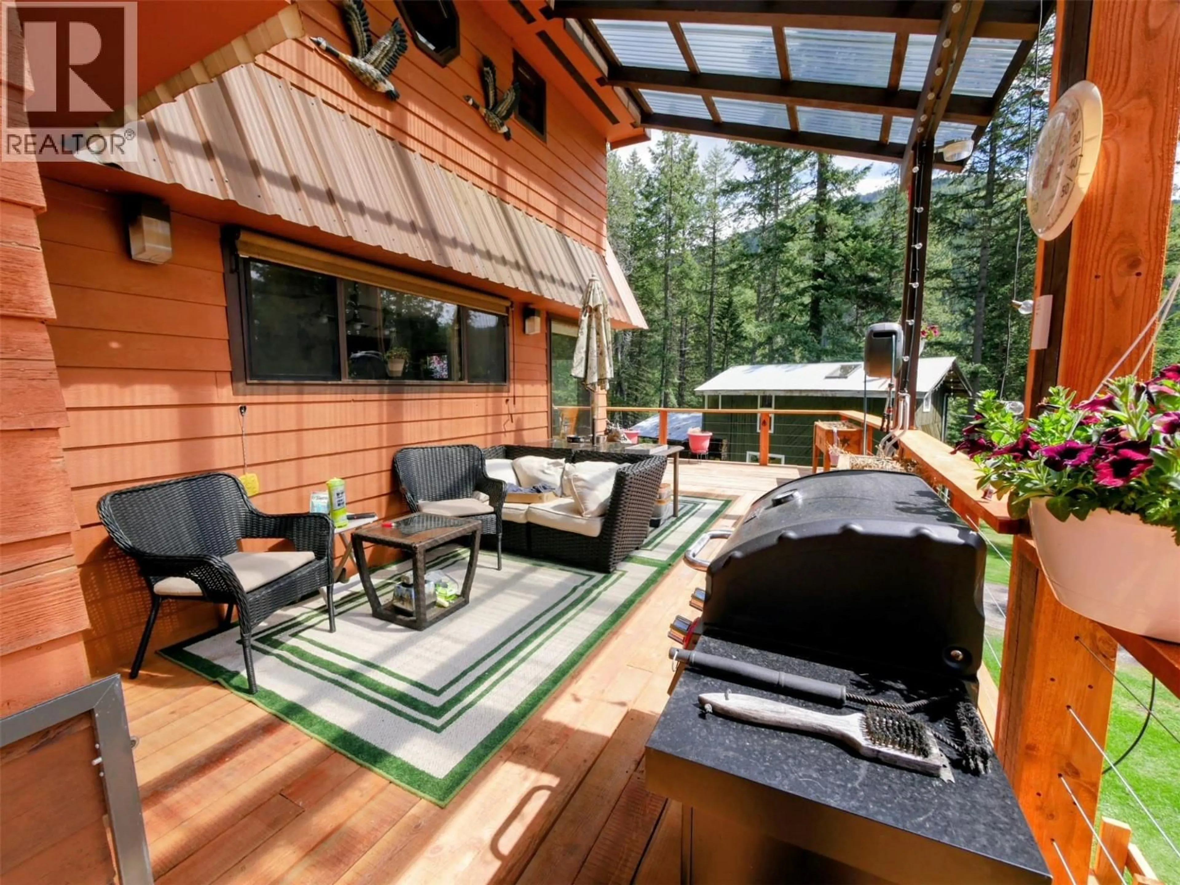 Patio, unknown for 1525 HIGHWAY 3 / 95 HIGHWAY, Yahk British Columbia V0B2P0
