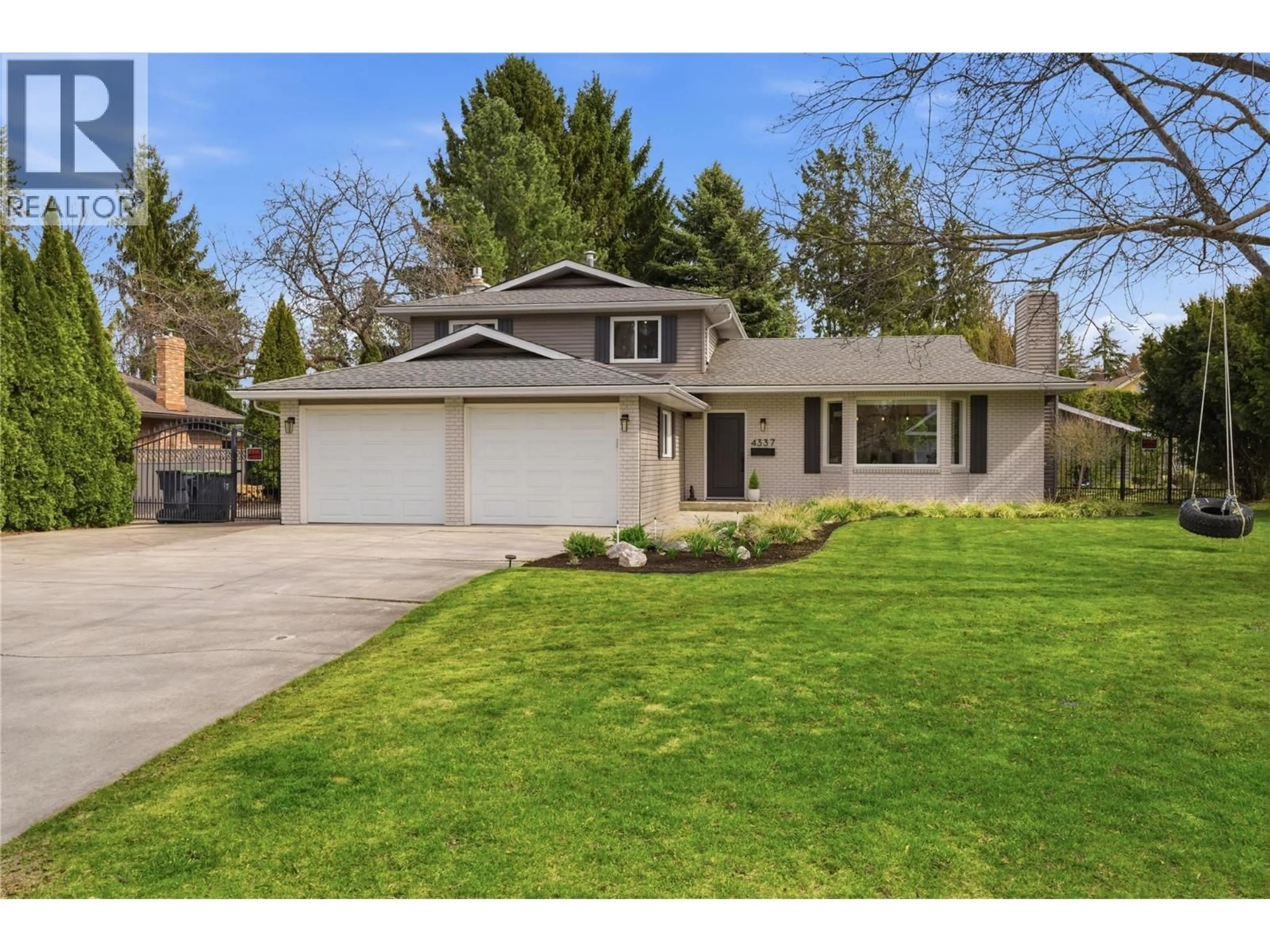Home with vinyl exterior material, street for 4337 DUNVEGAN COURT, Kelowna British Columbia V1W2L6