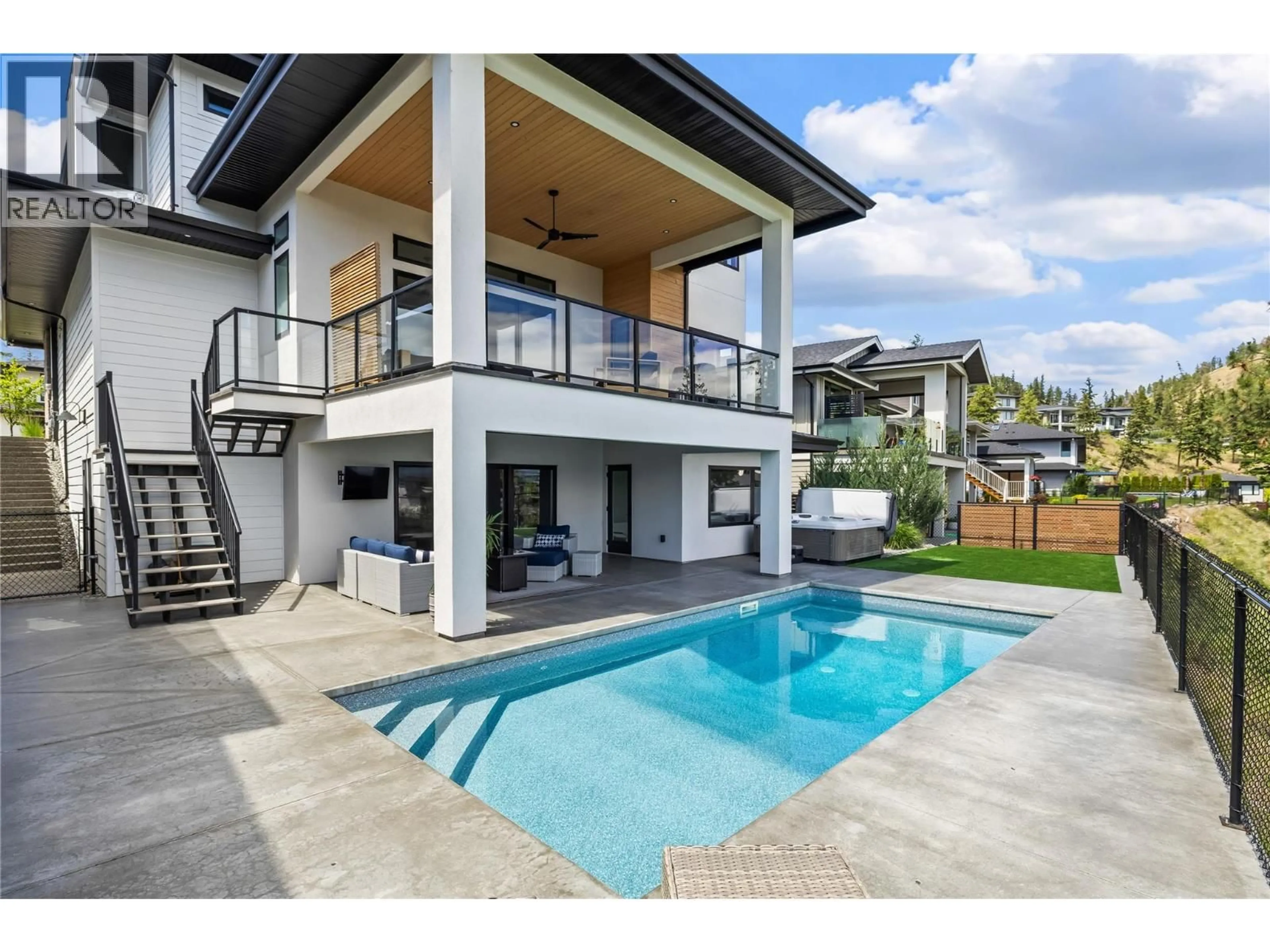 Pool for 192 SUMMER WOOD DRIVE, Kelowna British Columbia V1V0C9