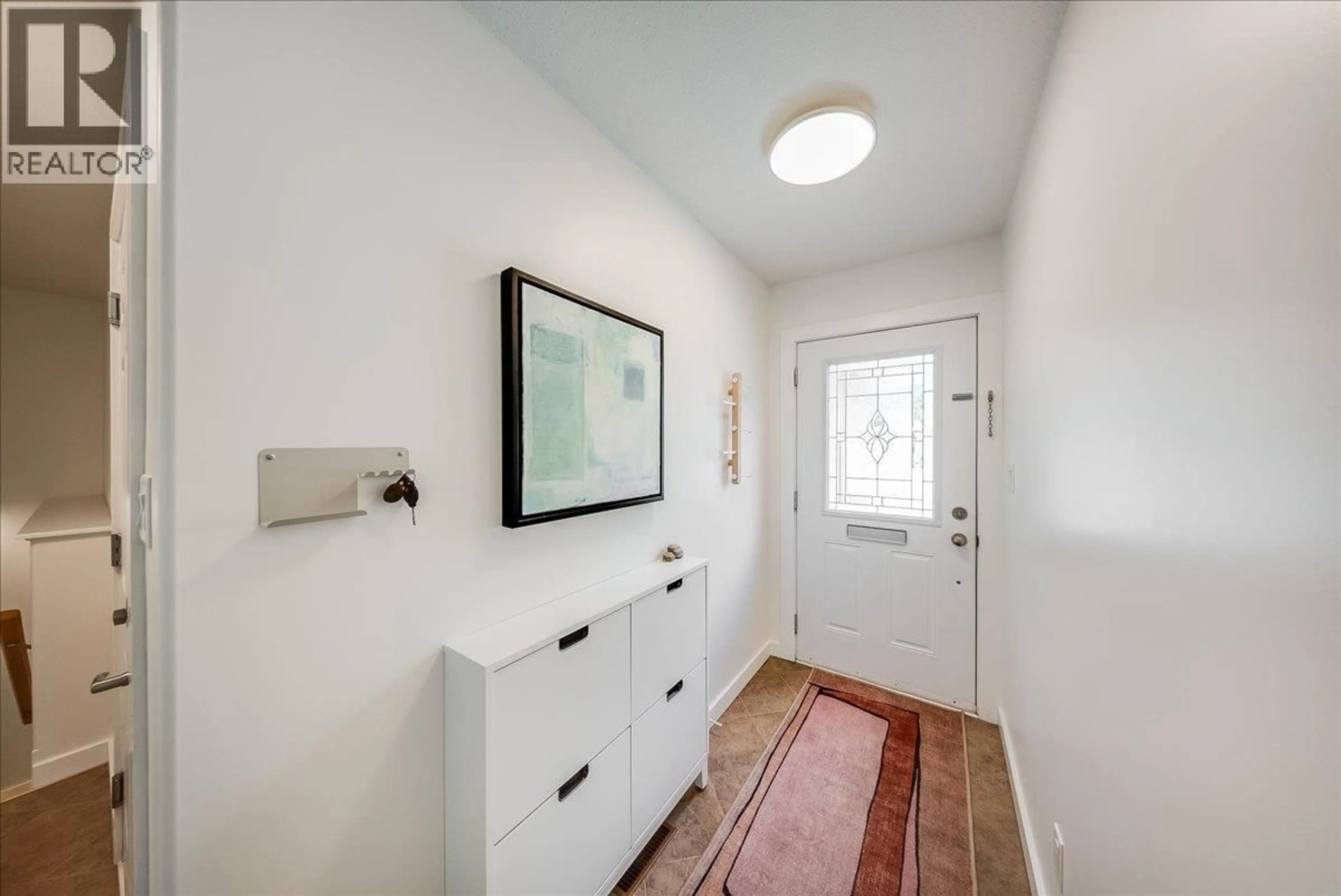 Indoor entryway for 1214 HEATHER PLACE, Trail British Columbia V1R4Y2