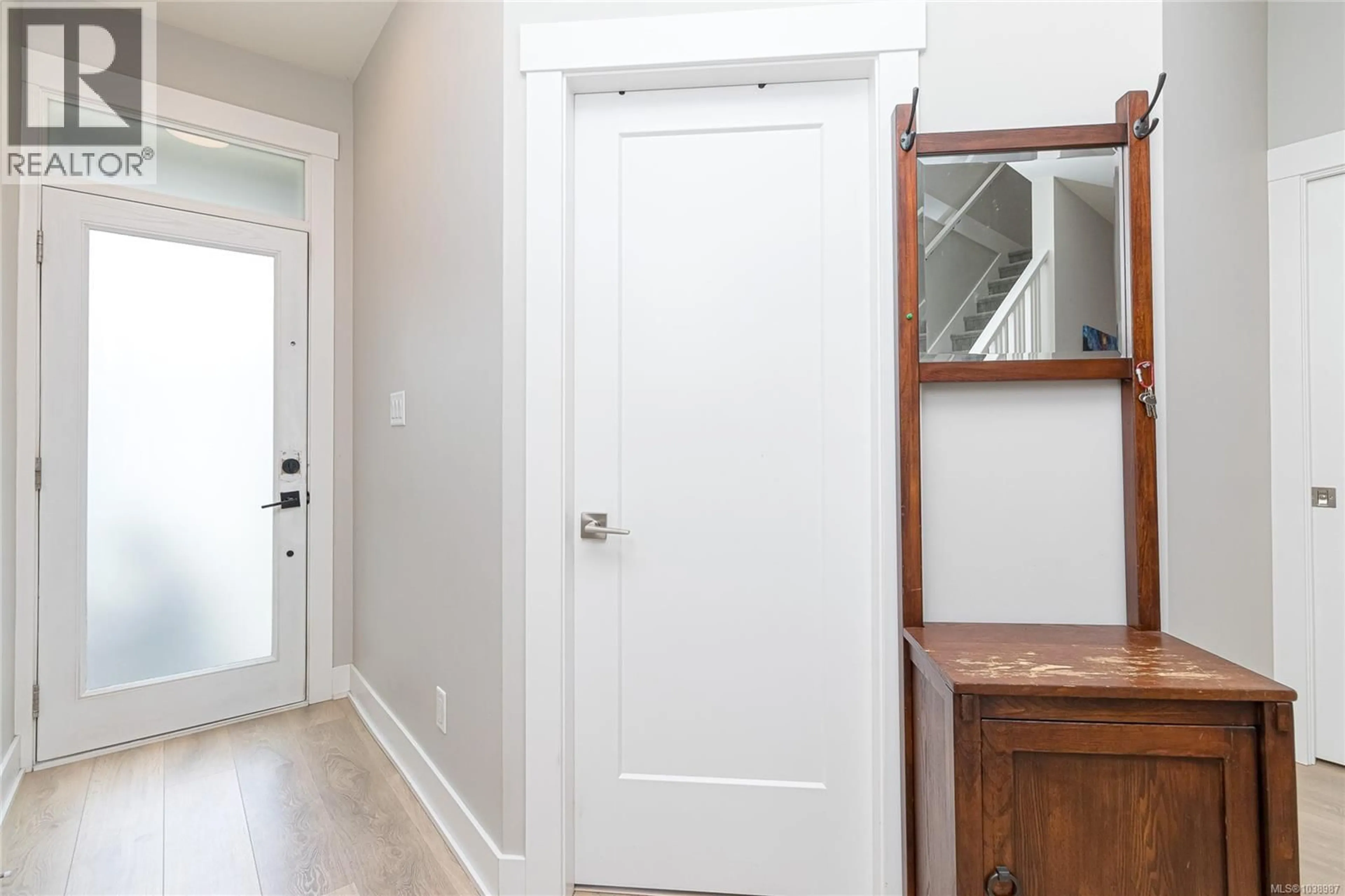 Indoor entryway for 1243 FLINT AVENUE, Langford British Columbia V9B0Y6