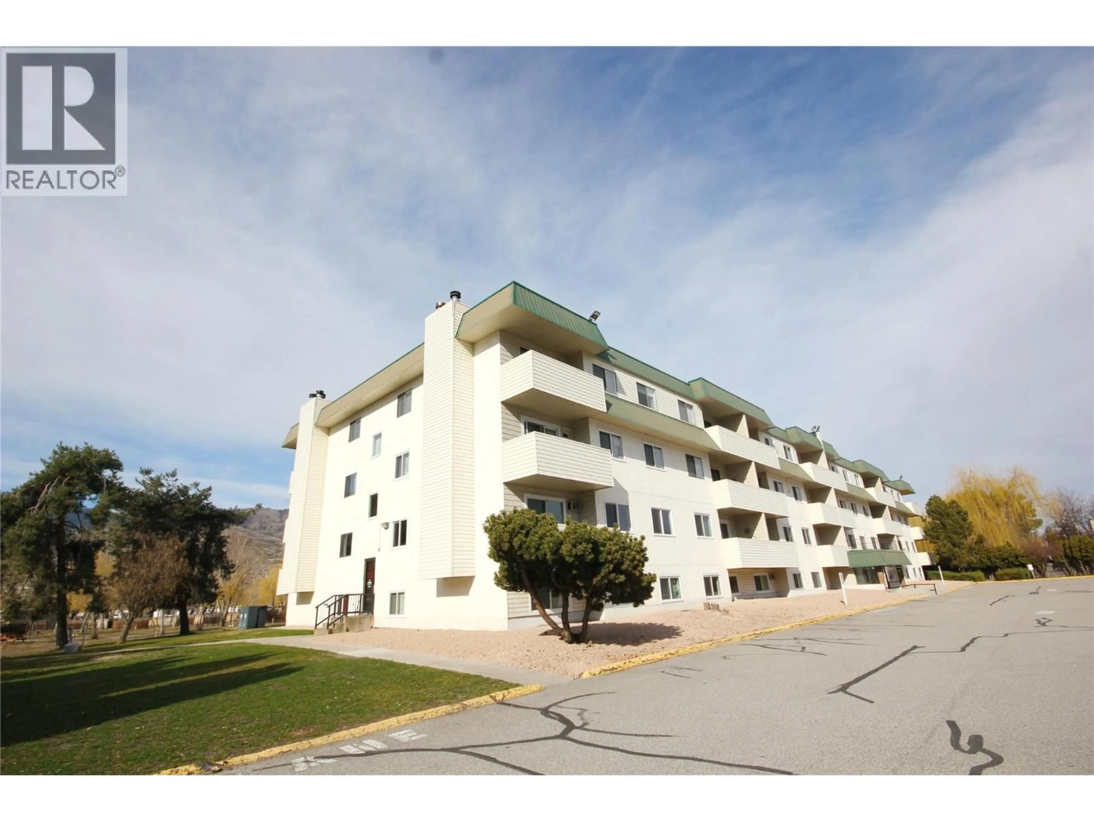 Blurry image for 402 - 150 SKAHA PLACE, Penticton British Columbia V2A7K1