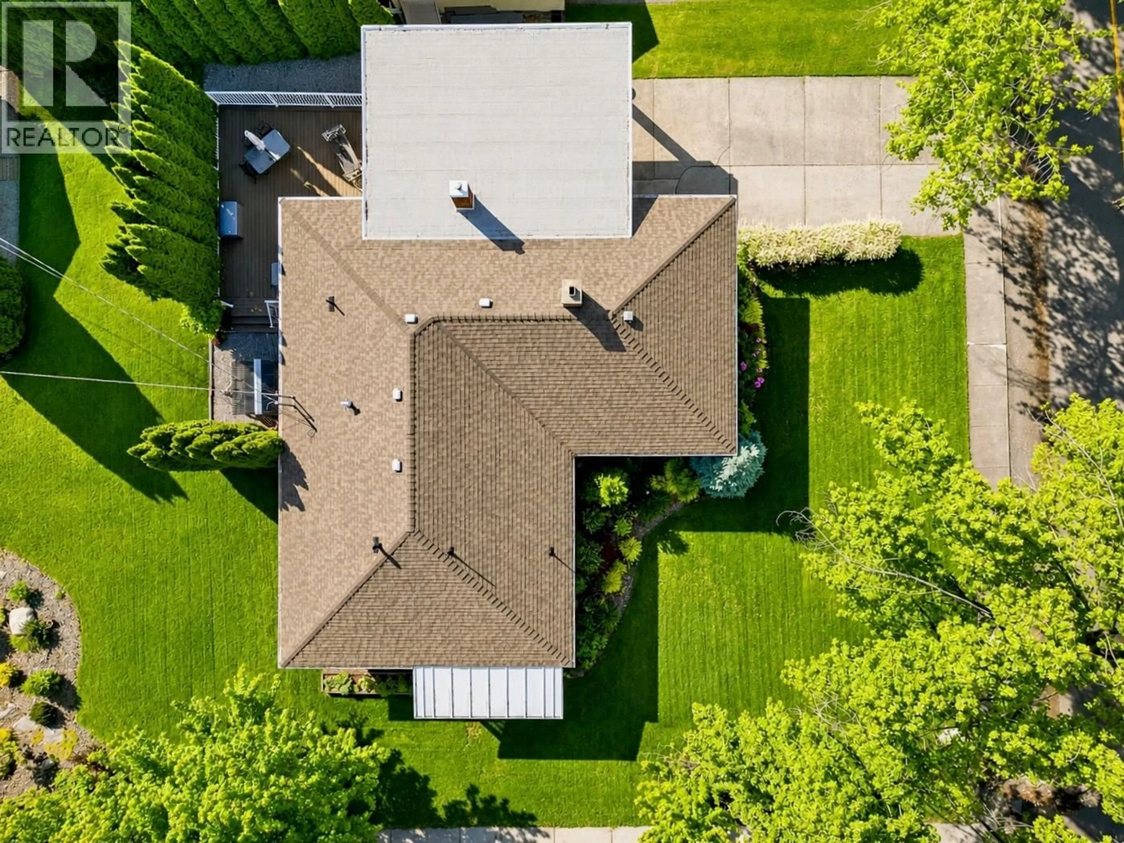 A pic from outside/outdoor area/front of a property/back of a property/a pic from drone, street for 201 RITCHIE AVENUE, Trail British Columbia V1R1H1