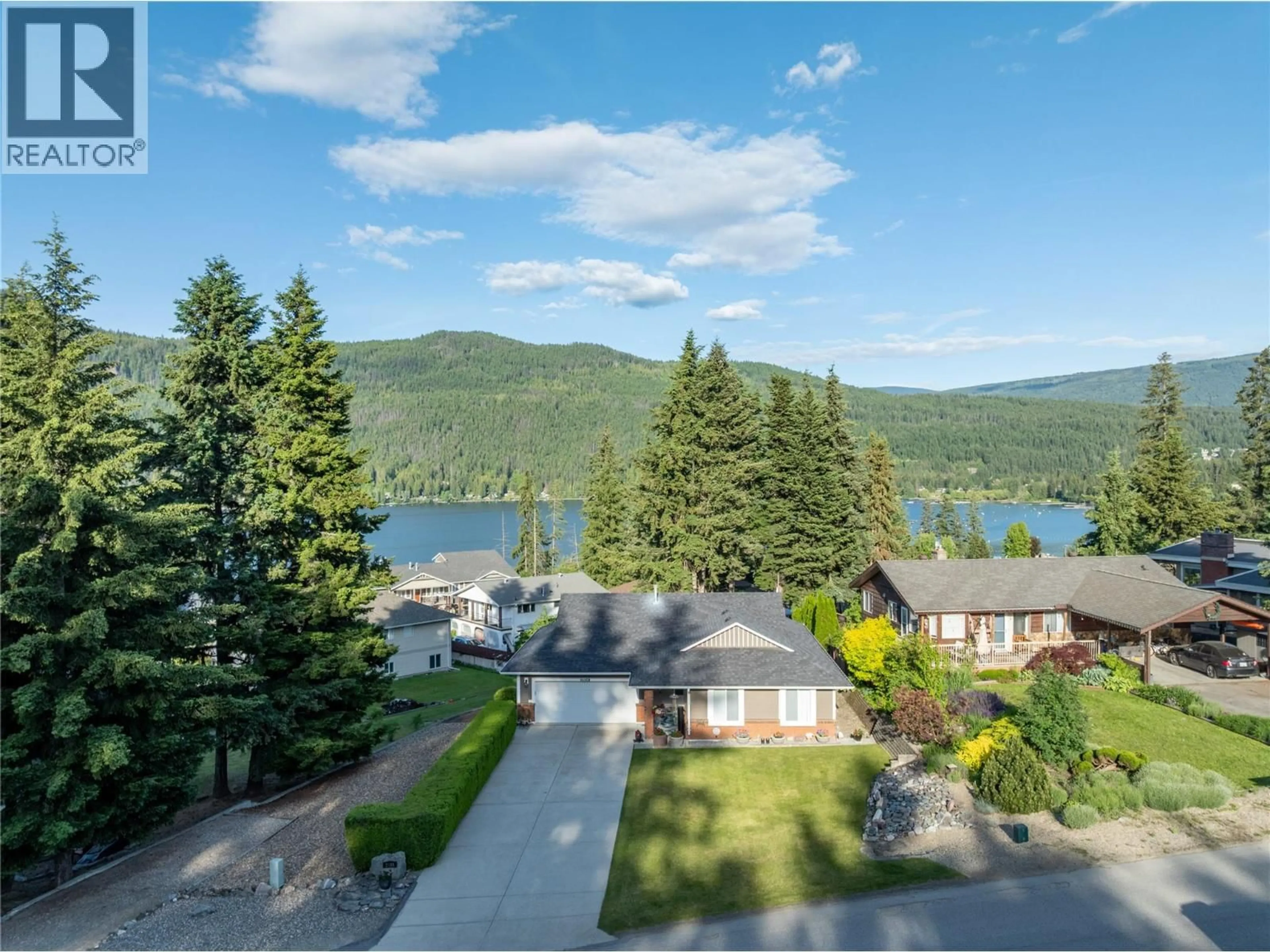 A pic from outside/outdoor area/front of a property/back of a property/a pic from drone, water/lake/river/ocean view for 2934 JUNIPER CRESCENT, Sorrento British Columbia V0E2W2