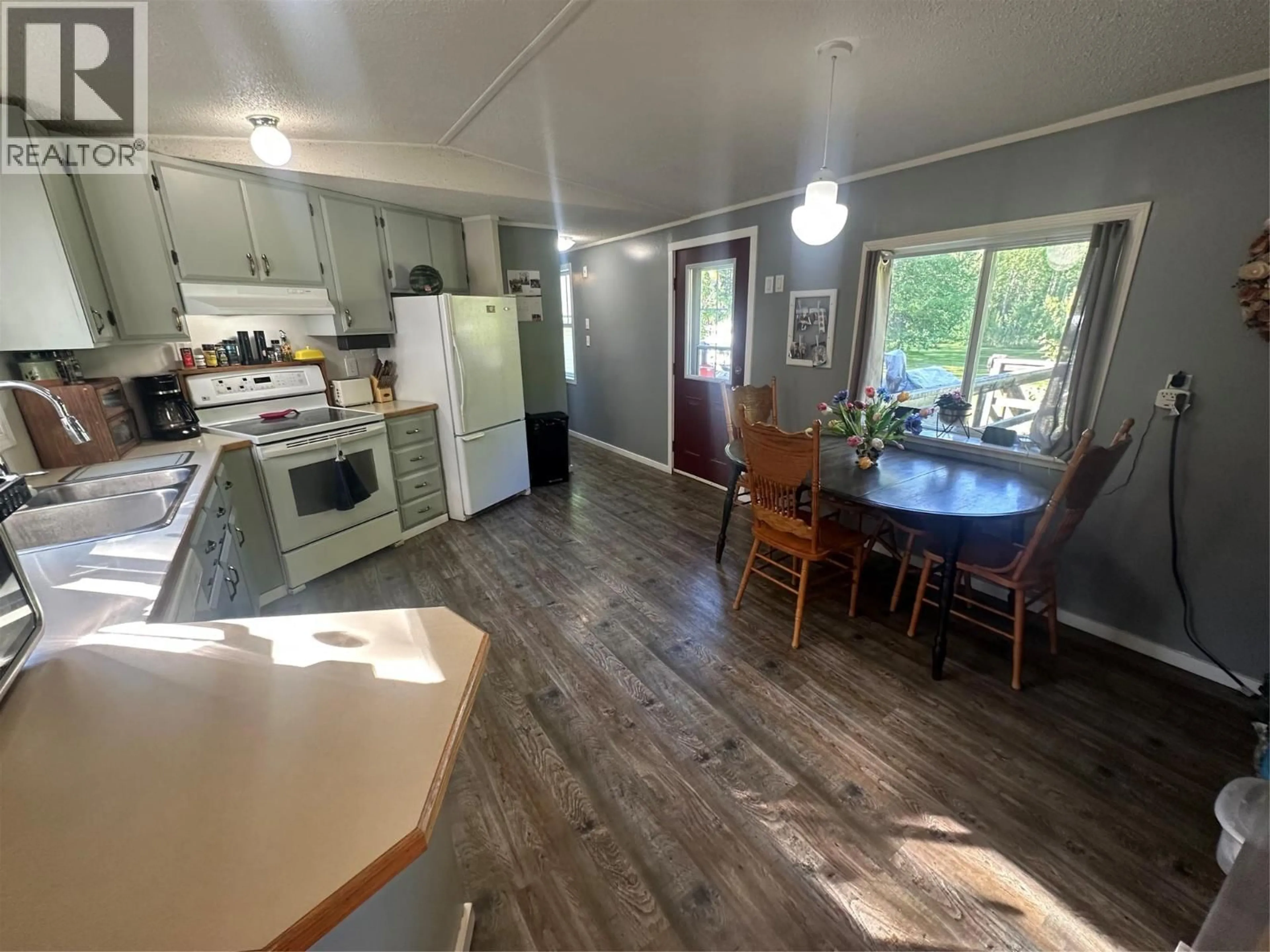 Open concept kitchen, unknown for 6766 DOKKIE ACCESS ROAD, Chetwynd British Columbia V0C1J0