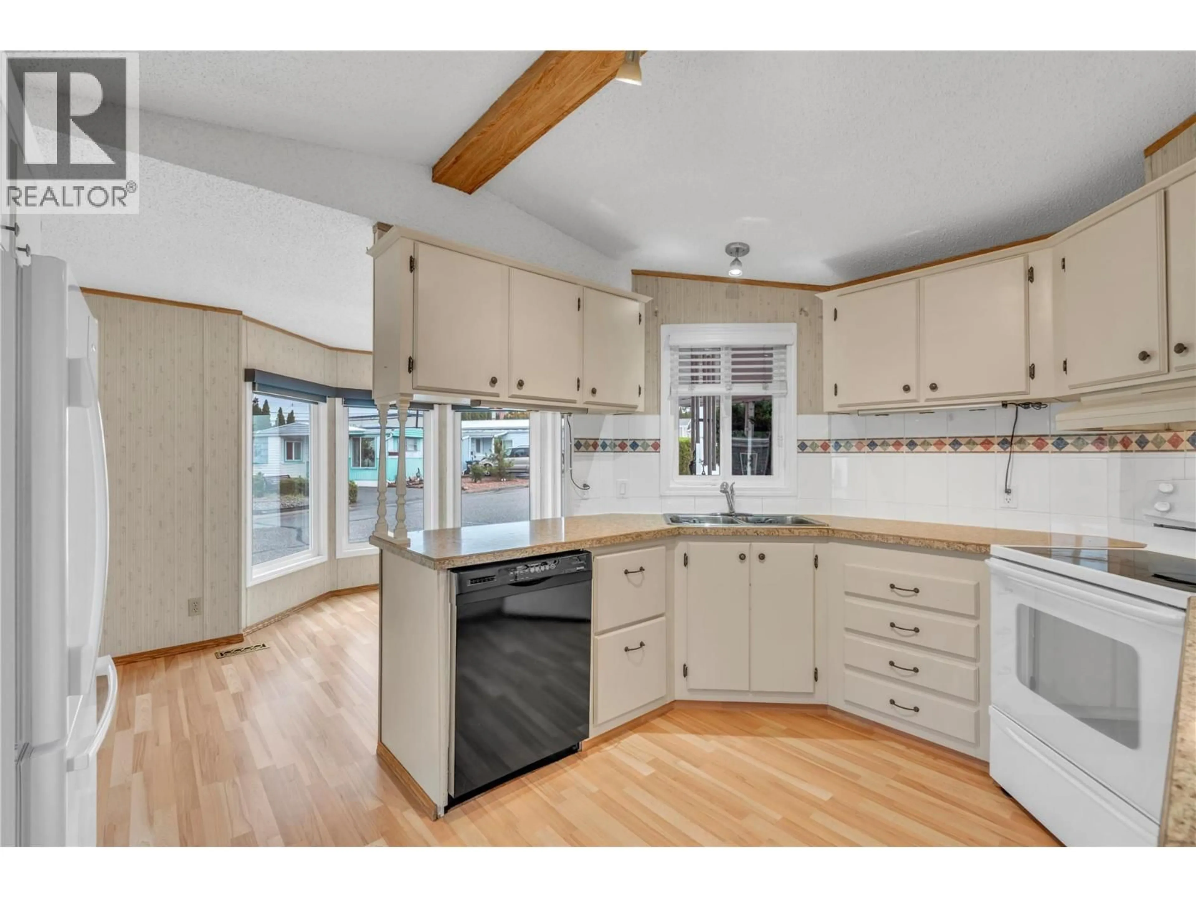 Open concept kitchen, unknown for 25 - 98 OKANAGAN AVENUE EAST, Penticton British Columbia V2A3J5