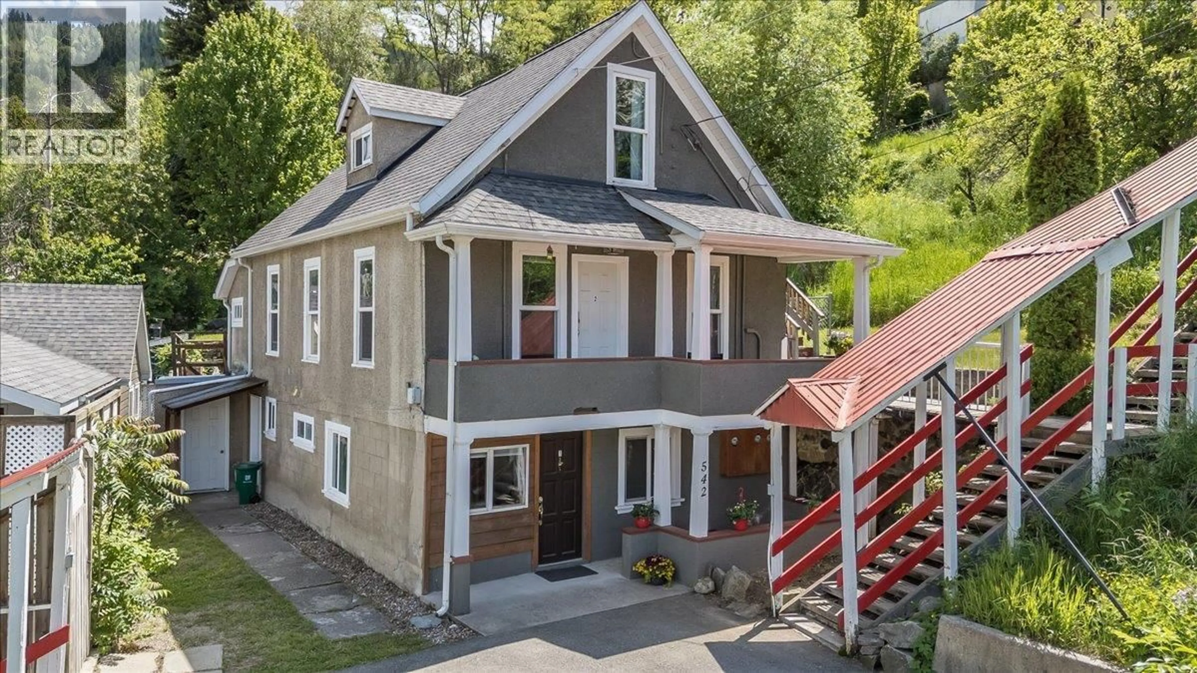 A pic from outside/outdoor area/front of a property/back of a property/a pic from drone, building for 542 SPOKANE STREET, Trail British Columbia V1R3V8