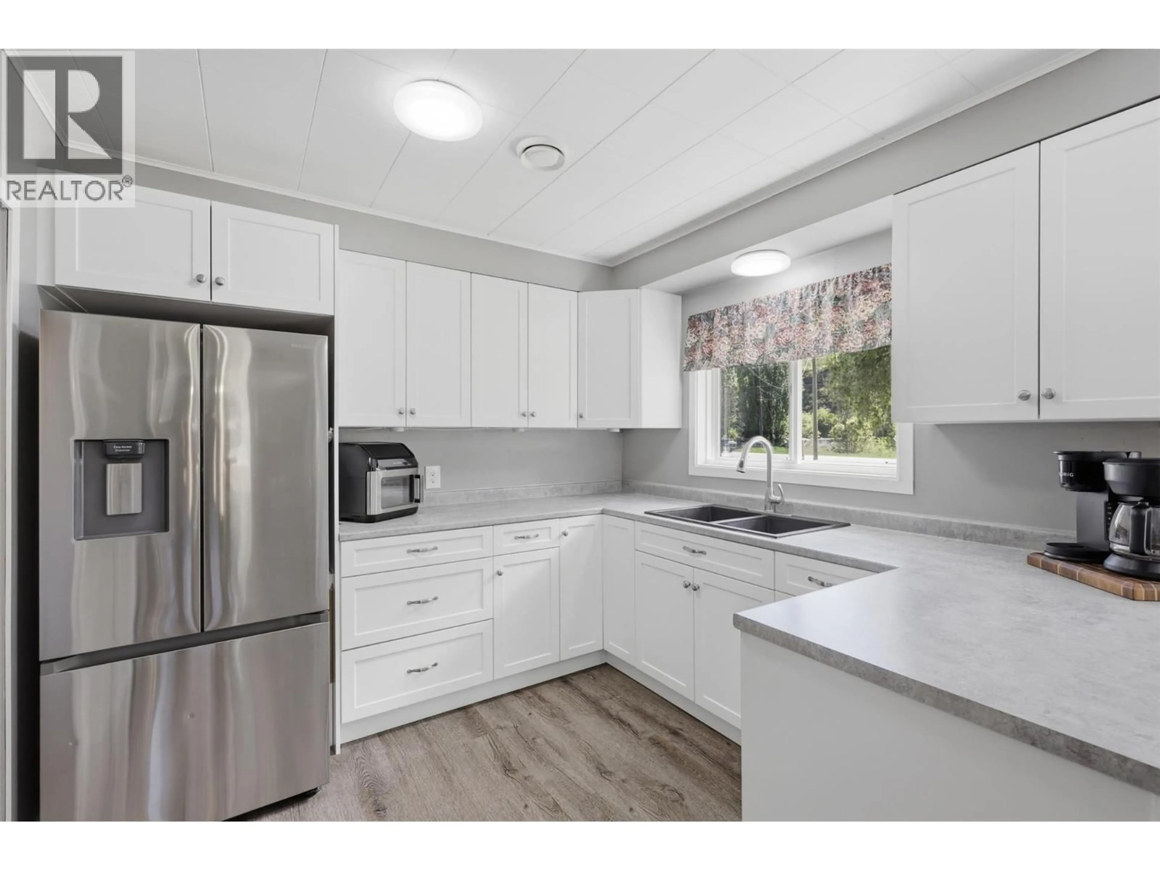 Standard kitchen, unknown for 3191 YELLOWHEAD HIGHWAY SOUTH, Barriere British Columbia V0E2E0