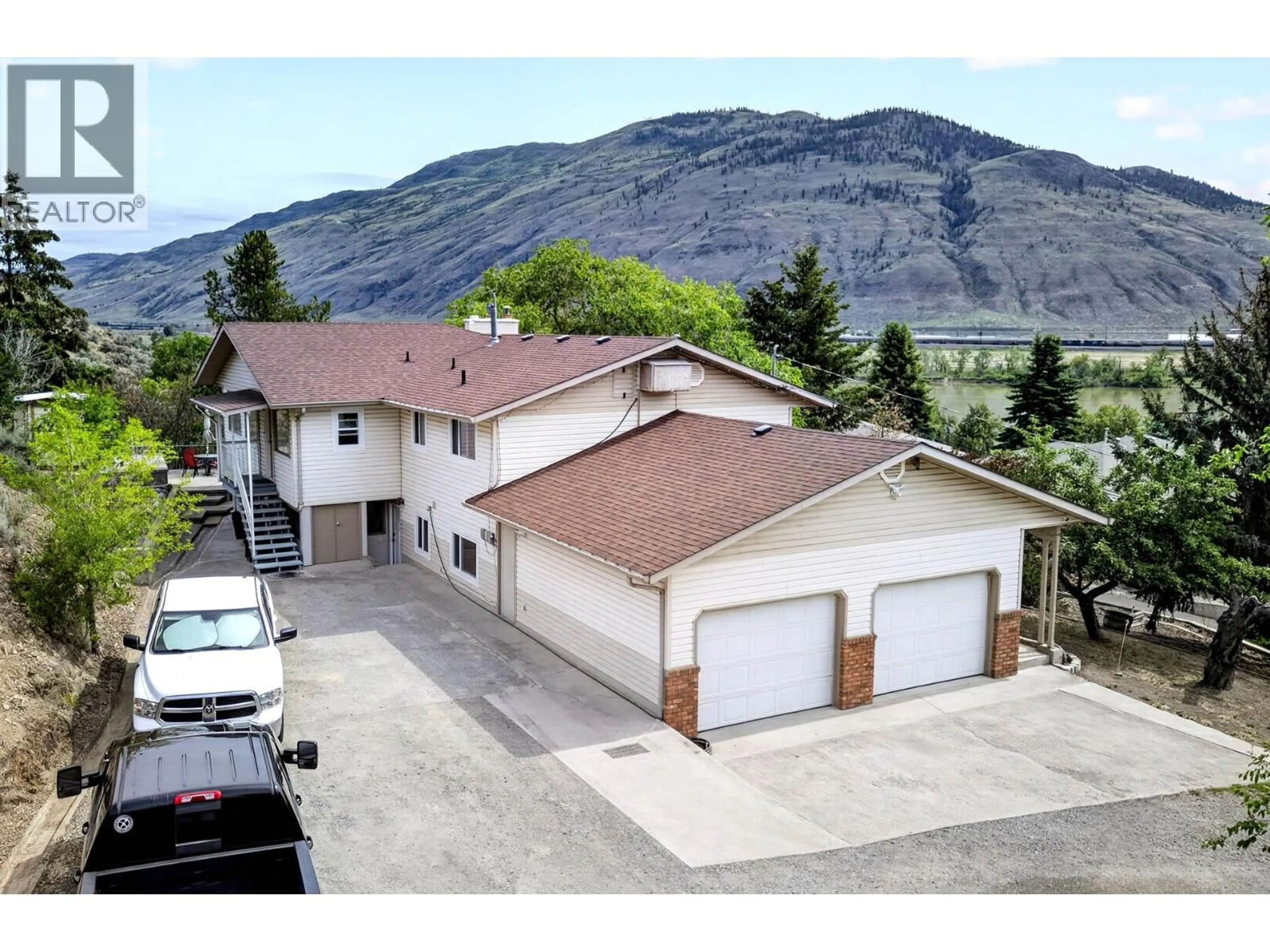 A pic from outside/outdoor area/front of a property/back of a property/a pic from drone, mountain view for 820 ANDERSON TERRACE, Kamloops British Columbia V2B6E2