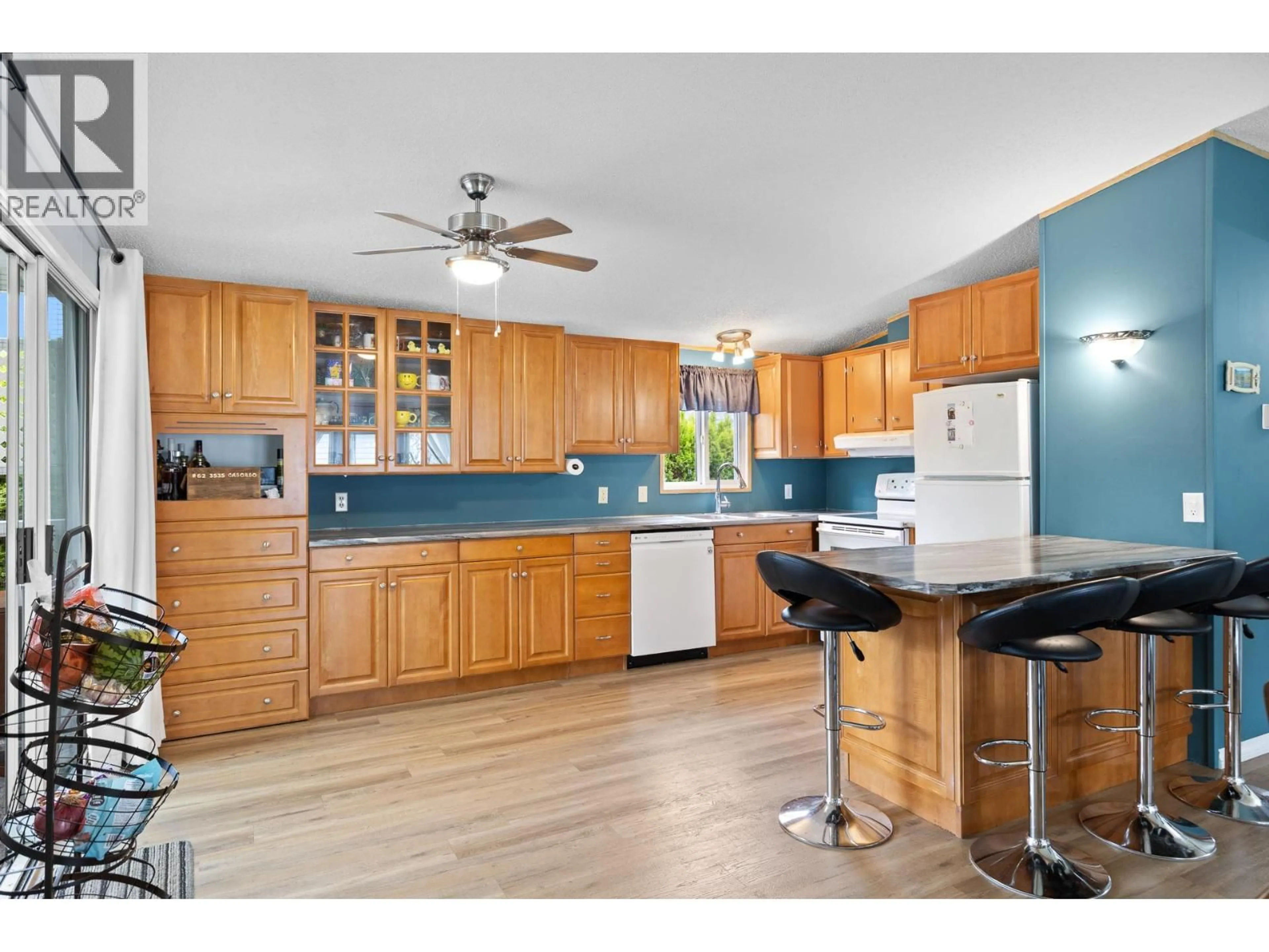 Open concept kitchen, wood/laminate floor for 62 - 3535 CASORSO ROAD, Kelowna British Columbia V1W3E1