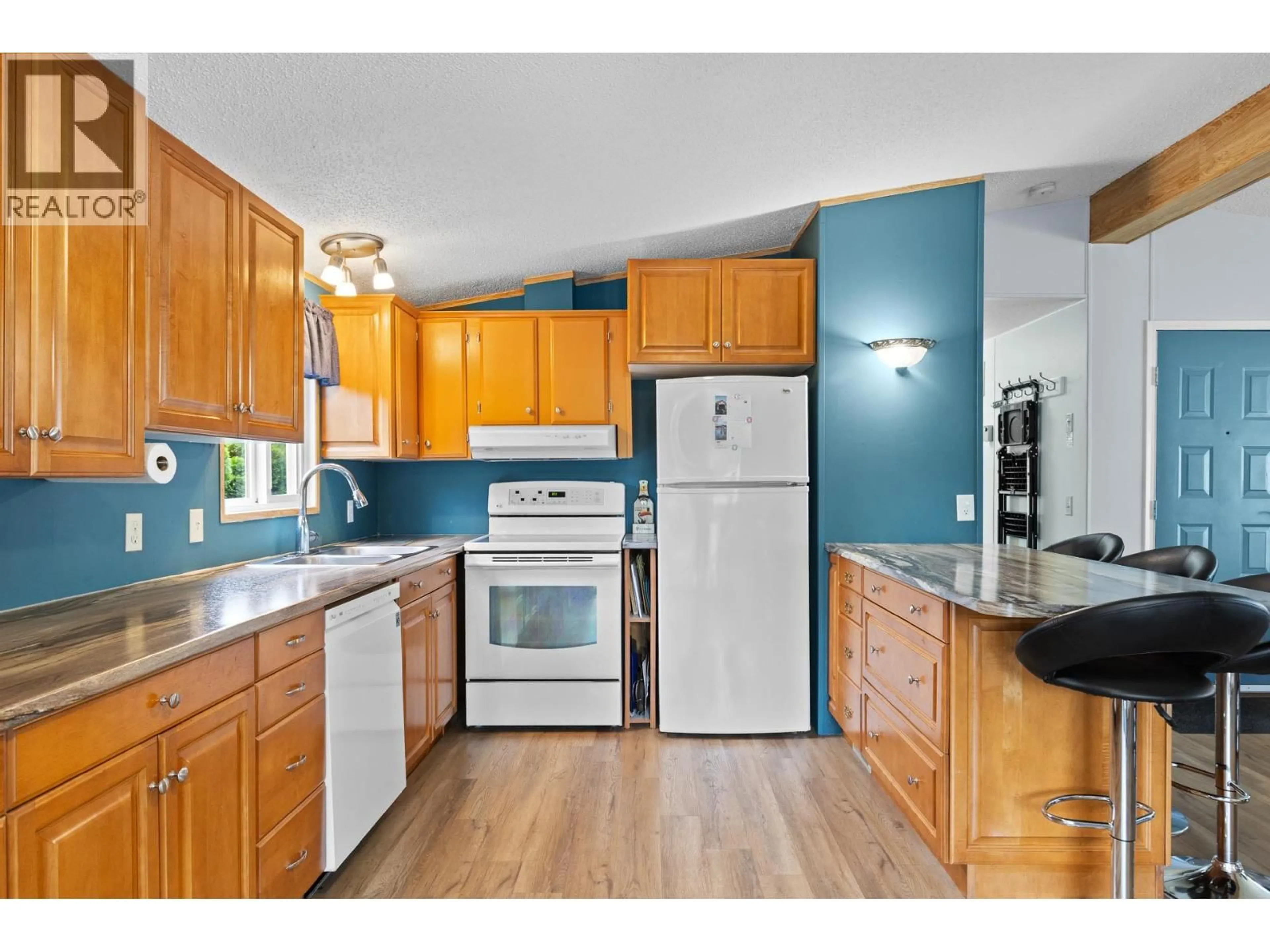 Standard kitchen, unknown for 62 - 3535 CASORSO ROAD, Kelowna British Columbia V1W3E1