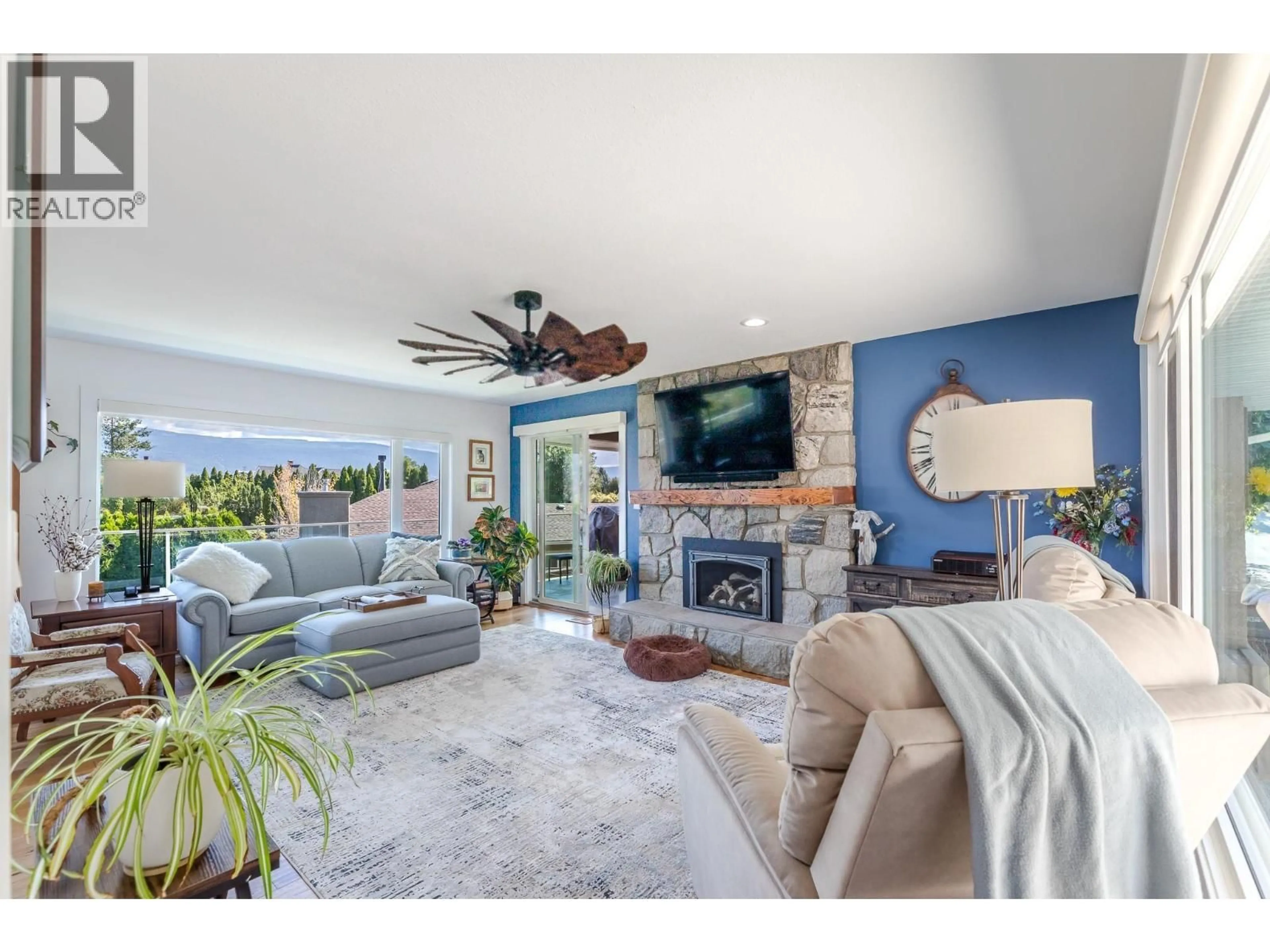 Living room with furniture, unknown for 6318 FAIRCREST STREET, Summerland British Columbia V0H1Z4