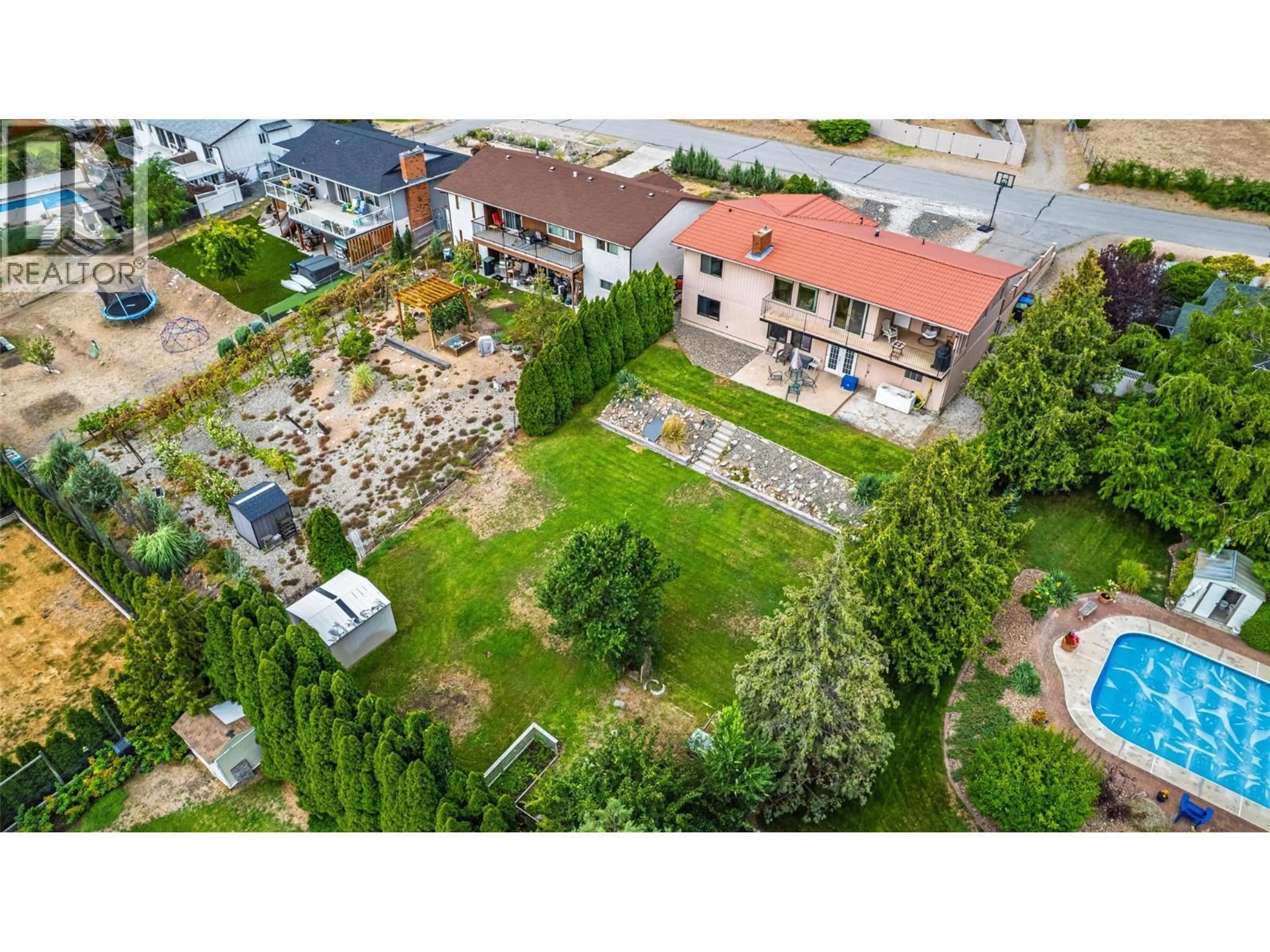 A pic from outside/outdoor area/front of a property/back of a property/a pic from drone, street for 6563 MOUNTAINVIEW DRIVE, Oliver British Columbia V0H1T4