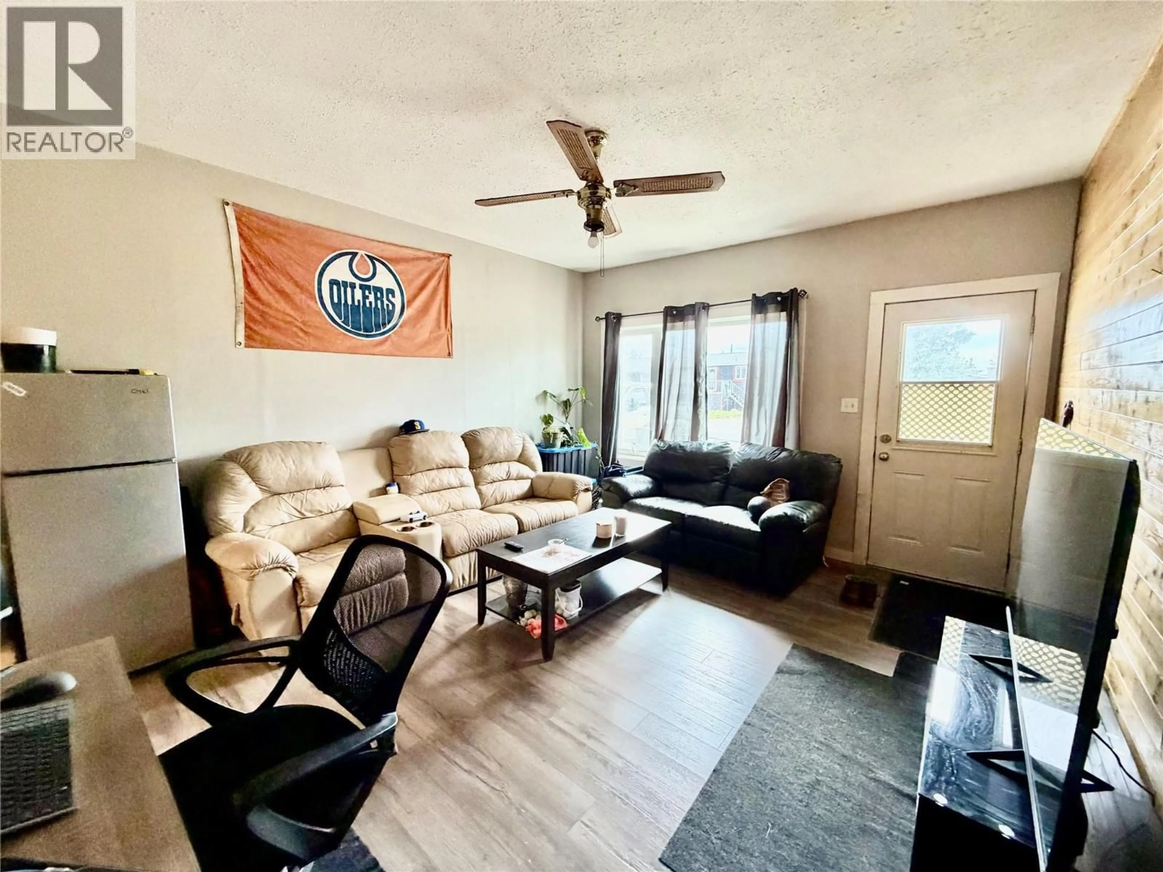 Living room with furniture, unknown for 512 97A AVENUE, Dawson Creek British Columbia V1G1R1