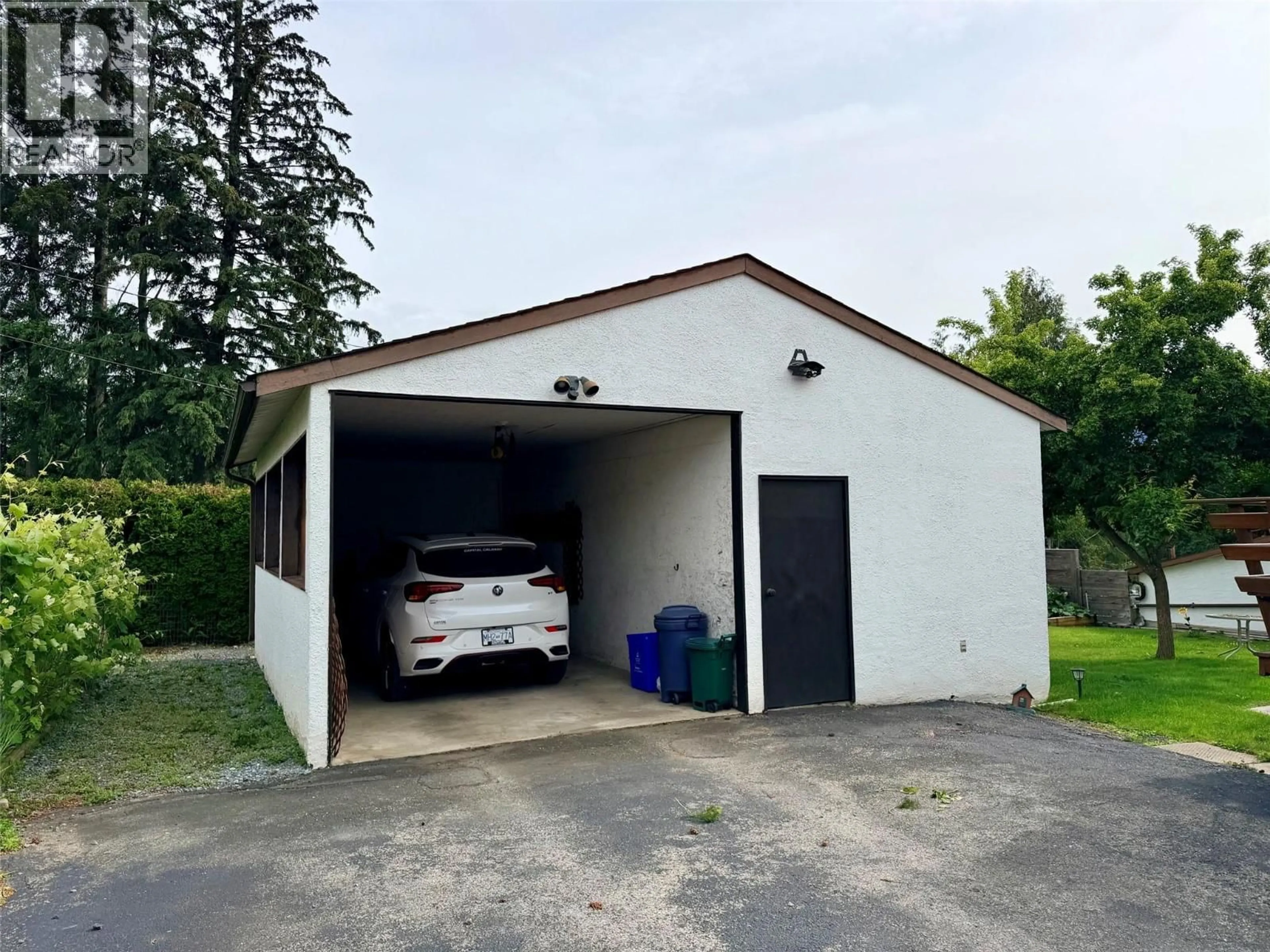 Indoor garage for 1105 BIRCH STREET, Creston British Columbia V0B1G3