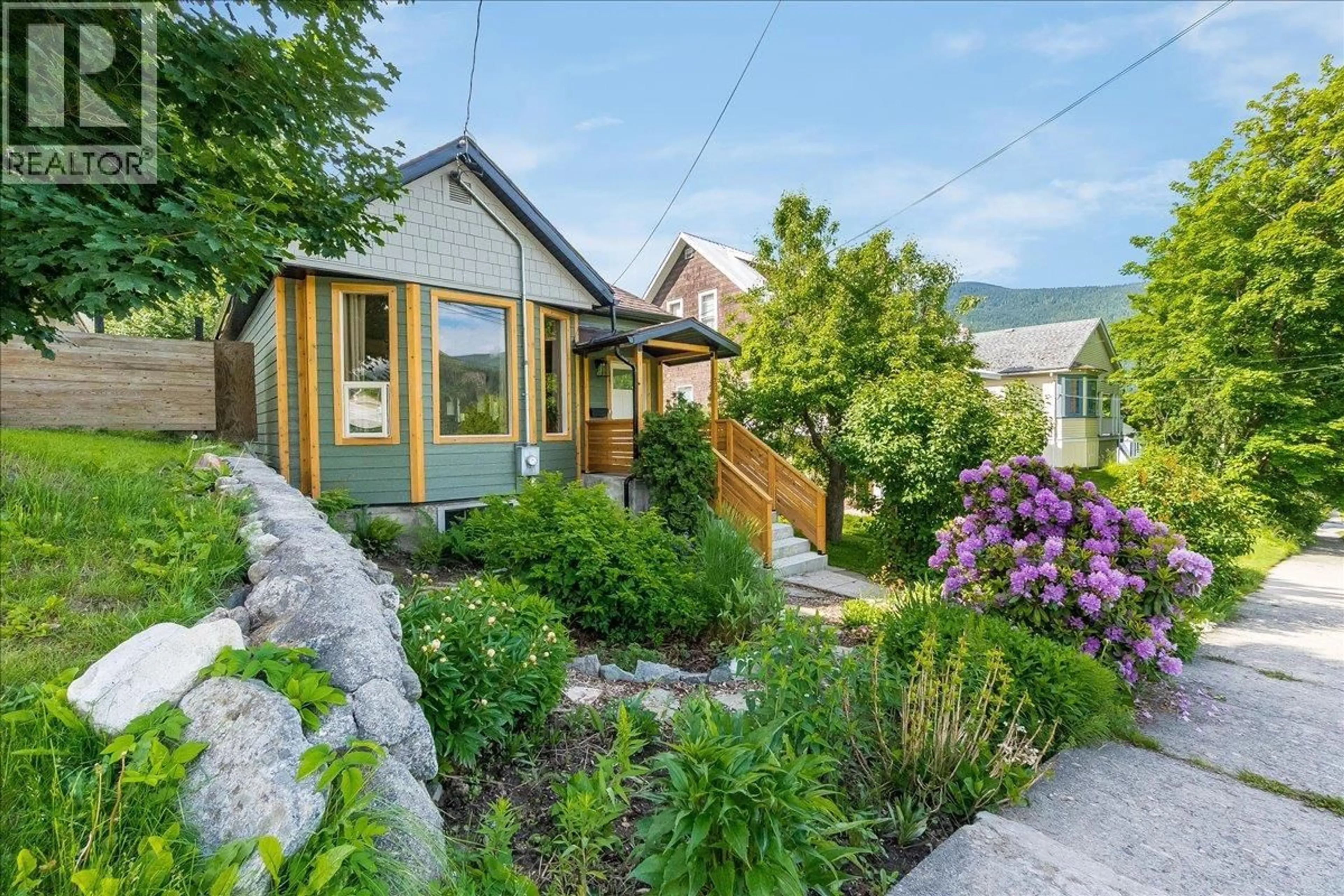 Patio, street for 720 LATIMER STREET, Nelson British Columbia V1L4V4