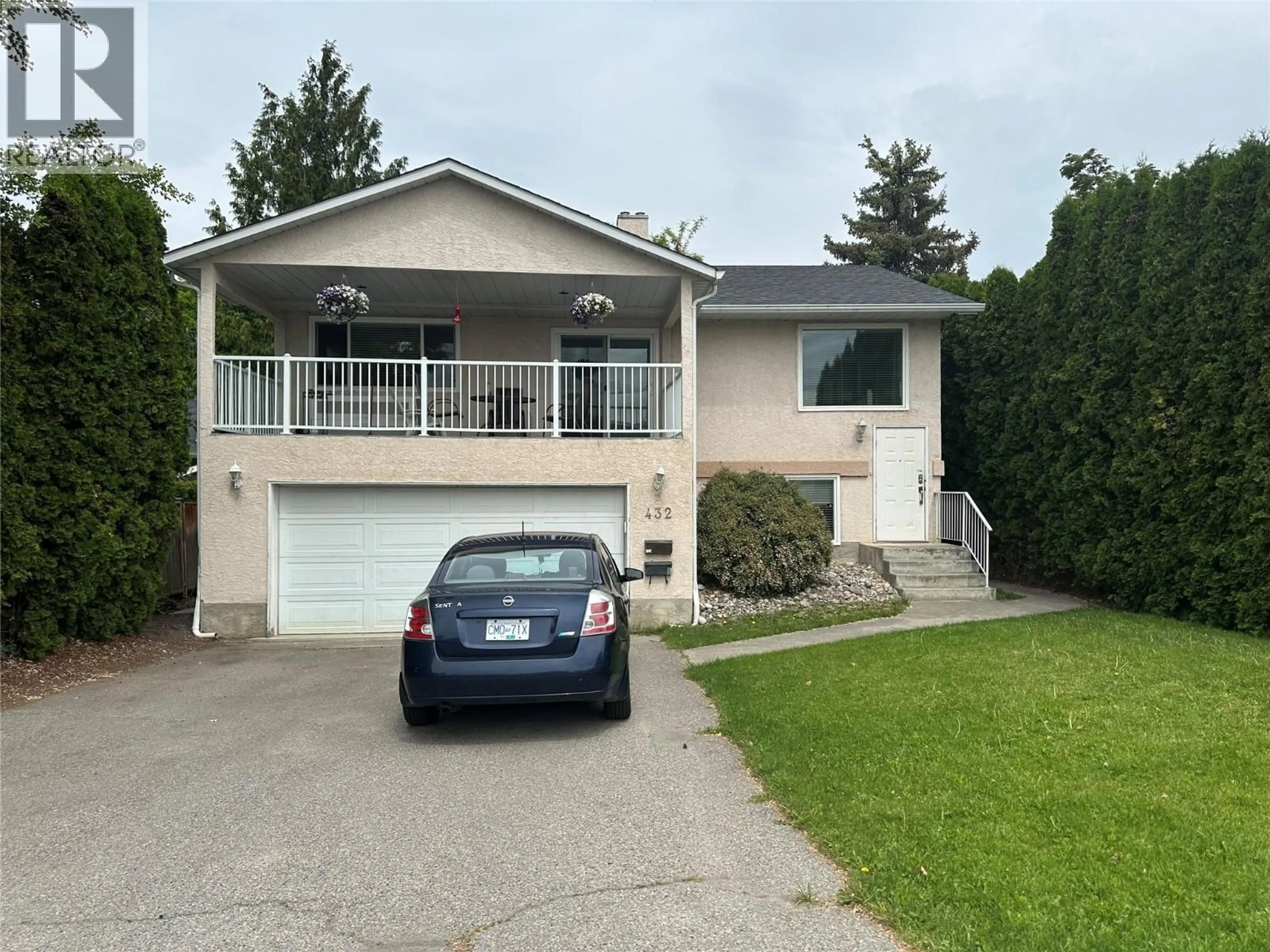 Home with vinyl exterior material, street for 432 WARDLAW AVENUE, Kelowna British Columbia V1Y5B4