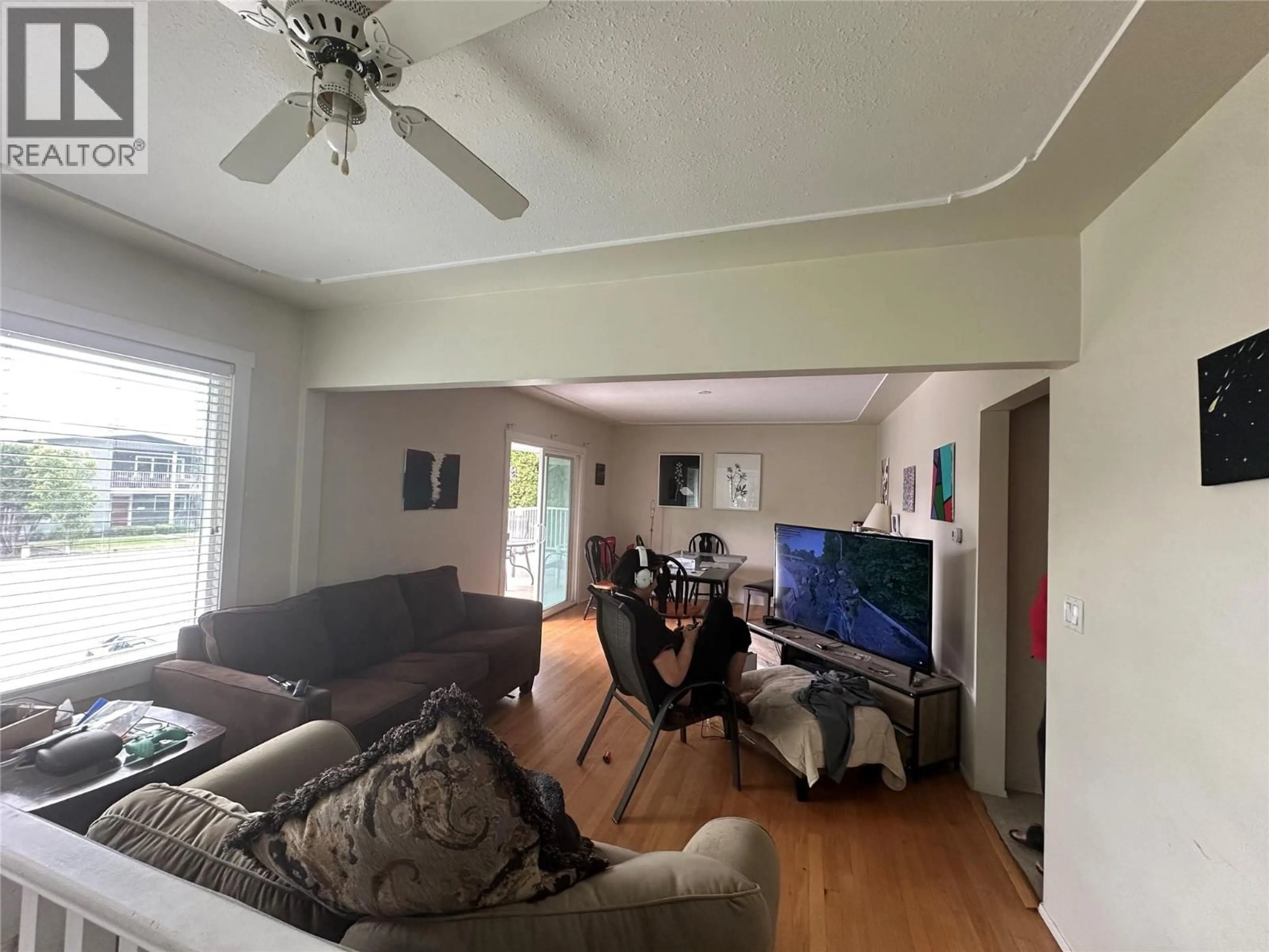 A pic of a room for 432 WARDLAW AVENUE, Kelowna British Columbia V1Y5B4
