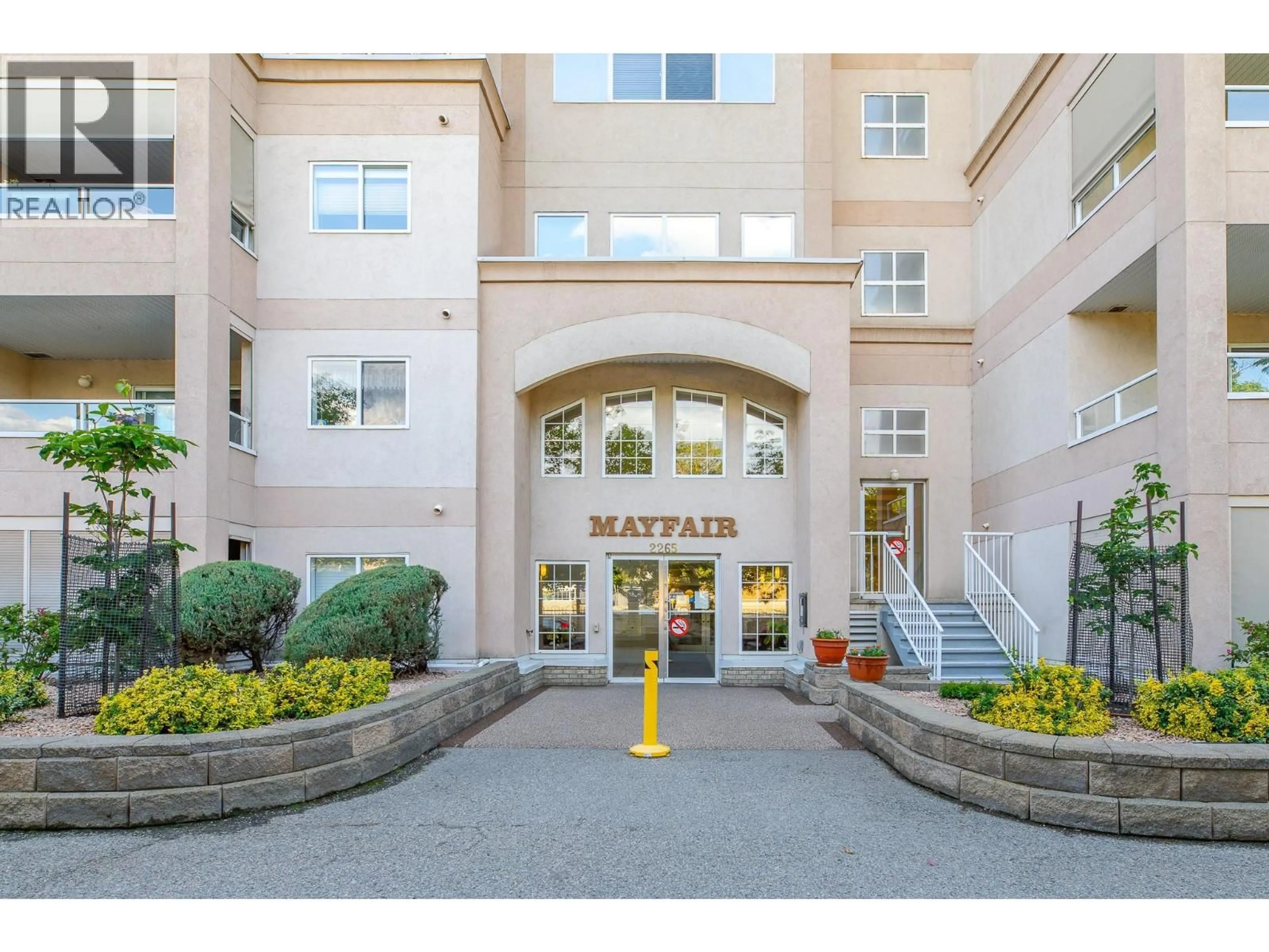 Indoor foyer for 301 - 2265 ATKINSON STREET, Penticton British Columbia V2A8R7