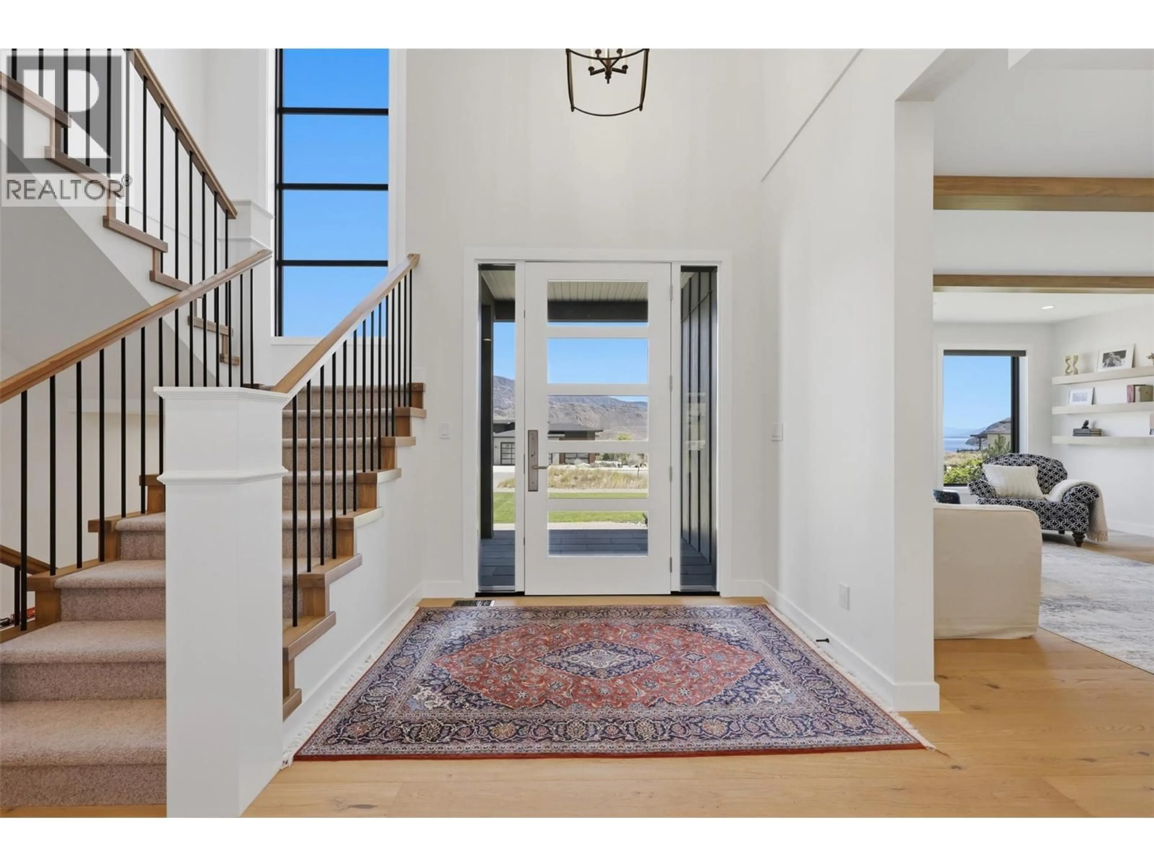 Indoor entryway for 325 RUE CHEVAL NOIR OTHER, Kamloops British Columbia V1S0G2
