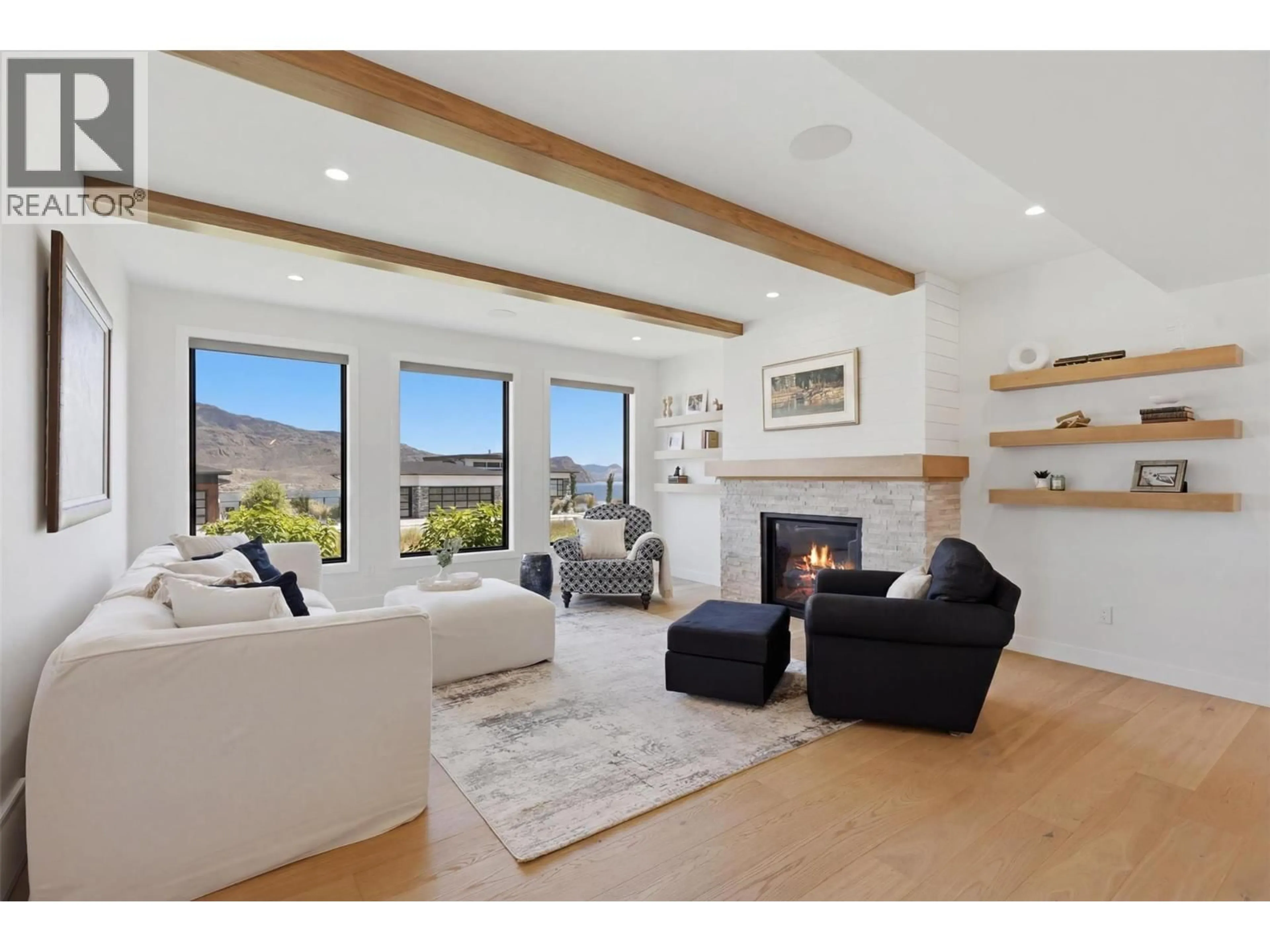 Living room with furniture, wood/laminate floor for 325 RUE CHEVAL NOIR OTHER, Kamloops British Columbia V1S0G2