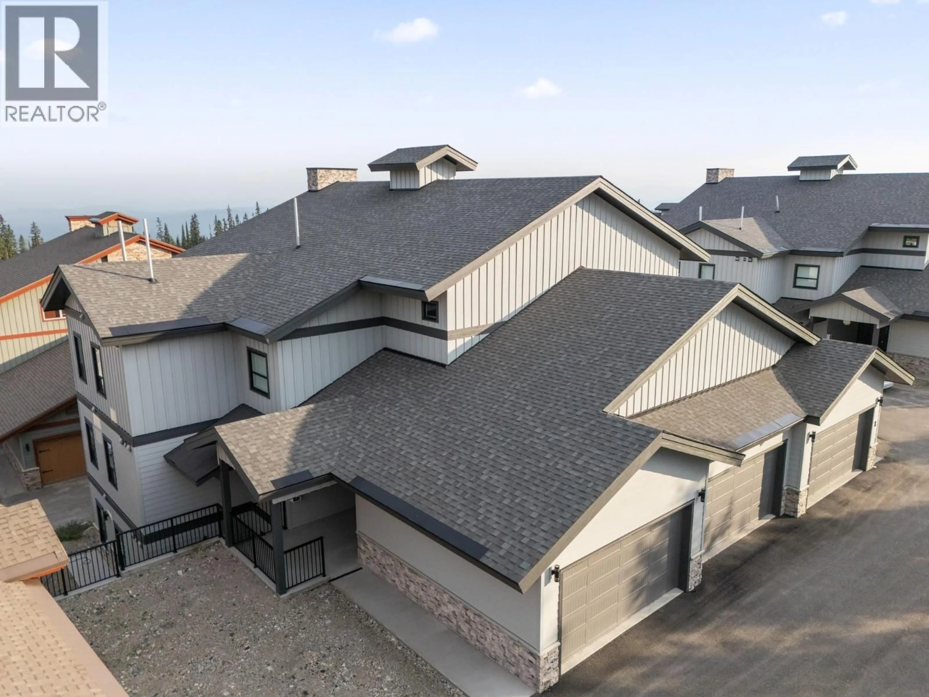 A pic from outside/outdoor area/front of a property/back of a property/a pic from drone, building for 8E - 5075 SNOWBIRD WAY, Big White British Columbia V1P1P3