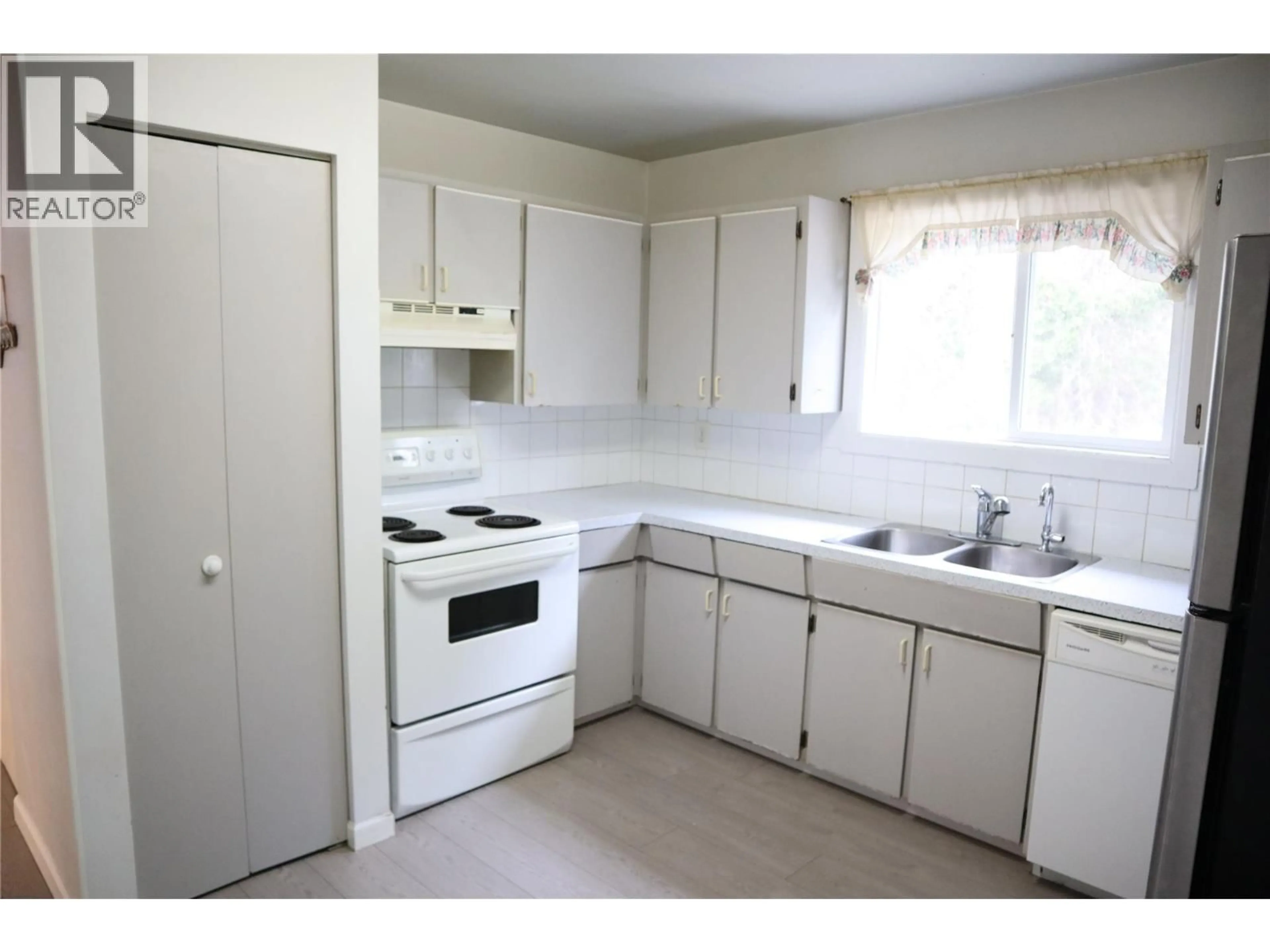 Standard kitchen, unknown for 1371 OTTAWA PLACE, Kamloops British Columbia V2B7W4