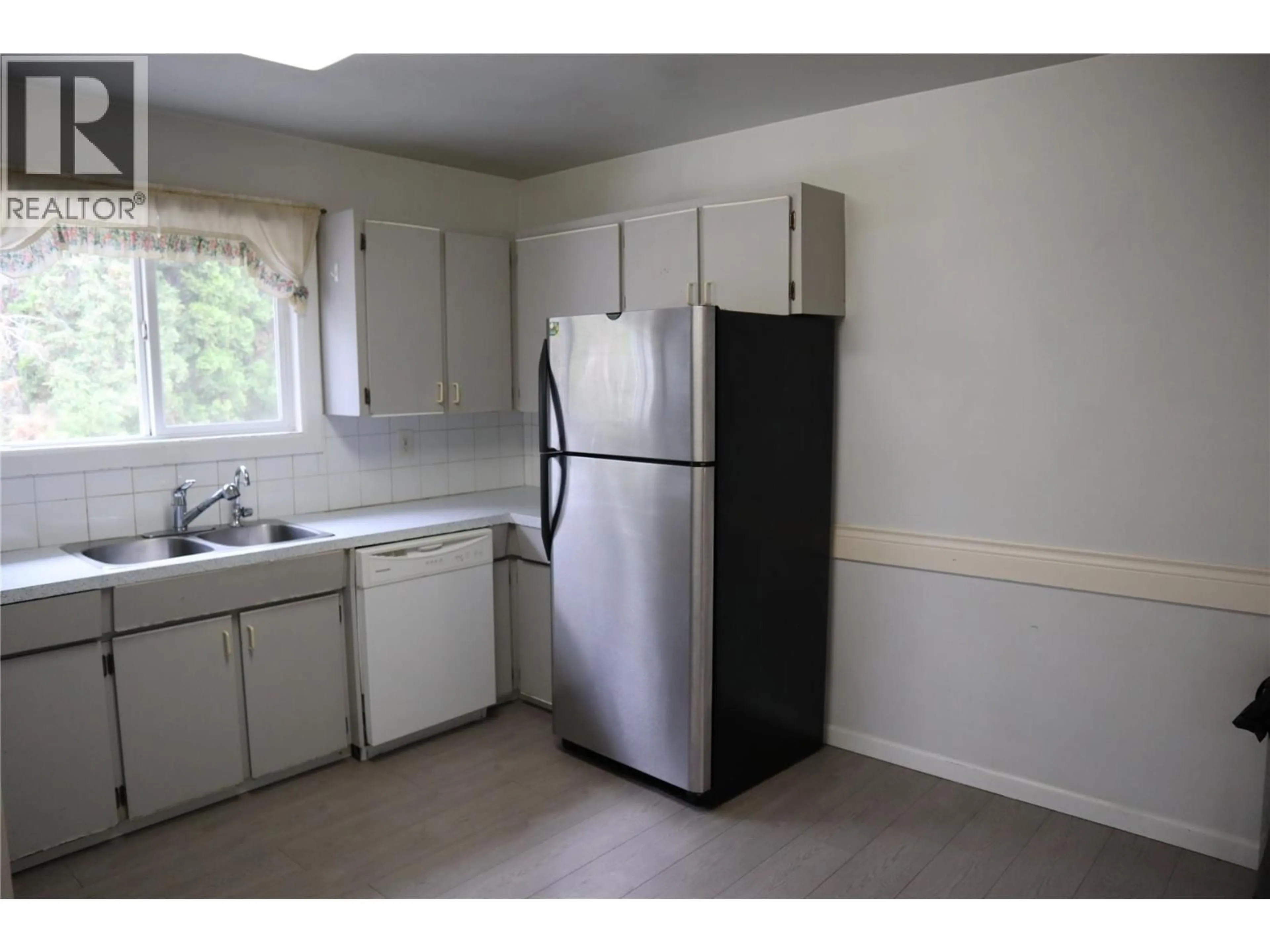 Standard kitchen, unknown for 1371 OTTAWA PLACE, Kamloops British Columbia V2B7W4