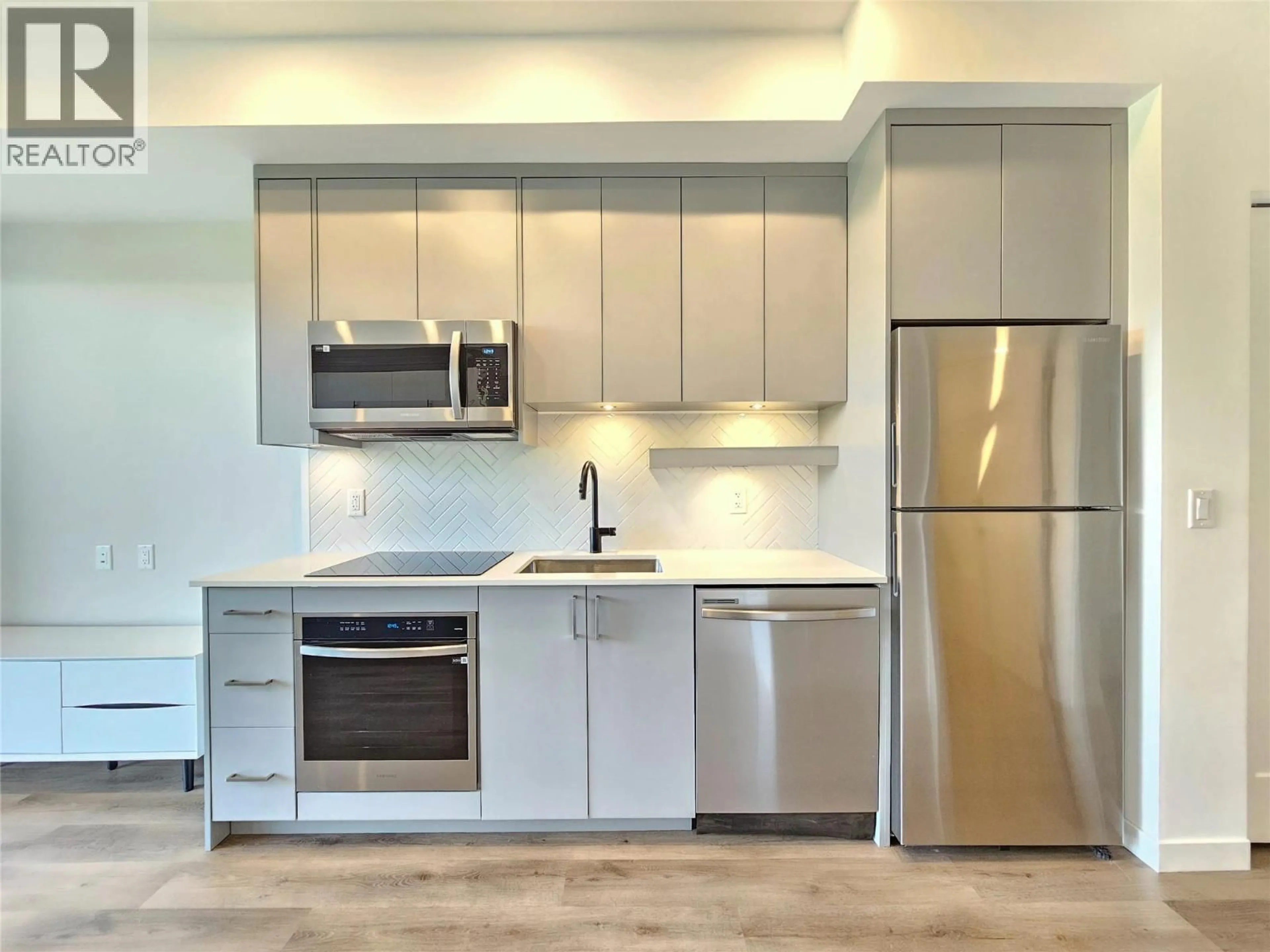 Standard kitchen, unknown for 509 - 1274 DEVONSHIRE AVENUE, Kelowna British Columbia V1Y0M7