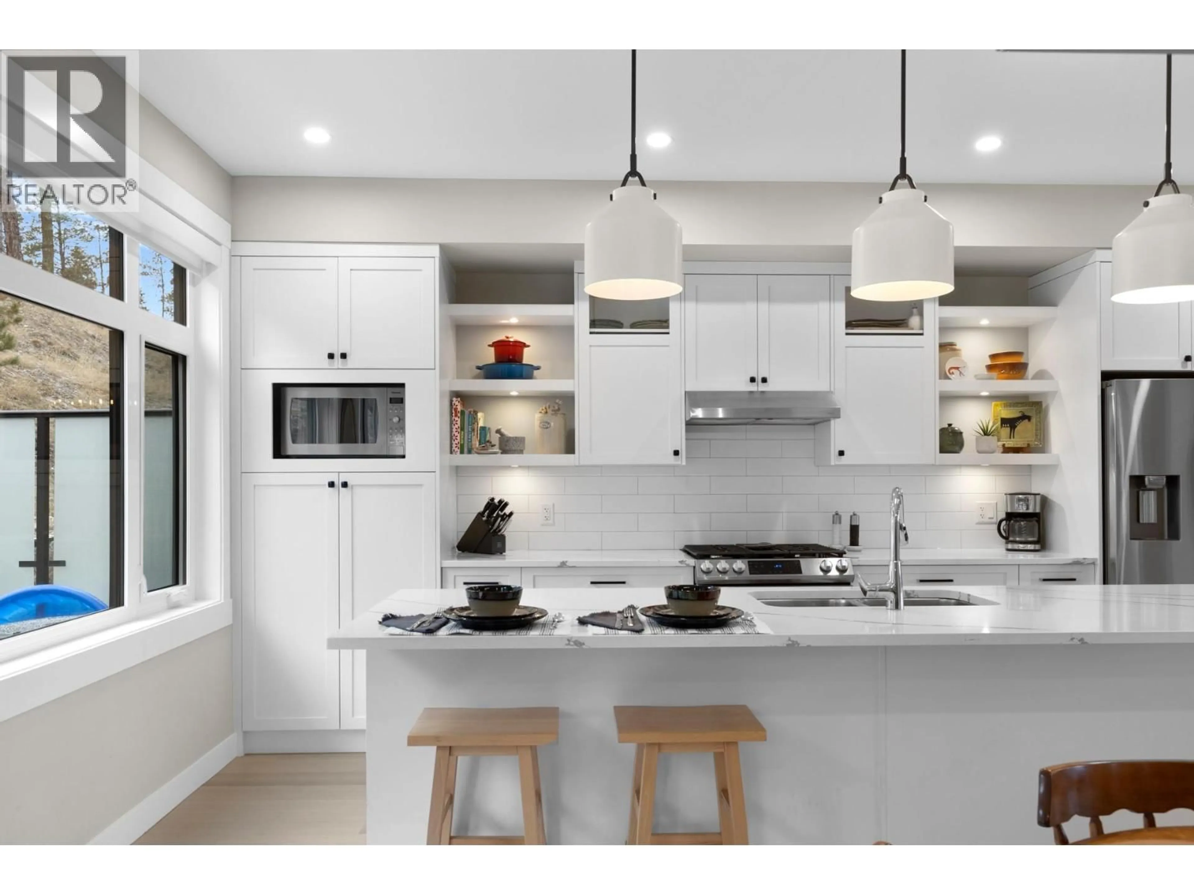 Open concept kitchen, ceramic/tile floor for 6 - 3220 HILLTOWN DRIVE, Kelowna British Columbia V1V0C6