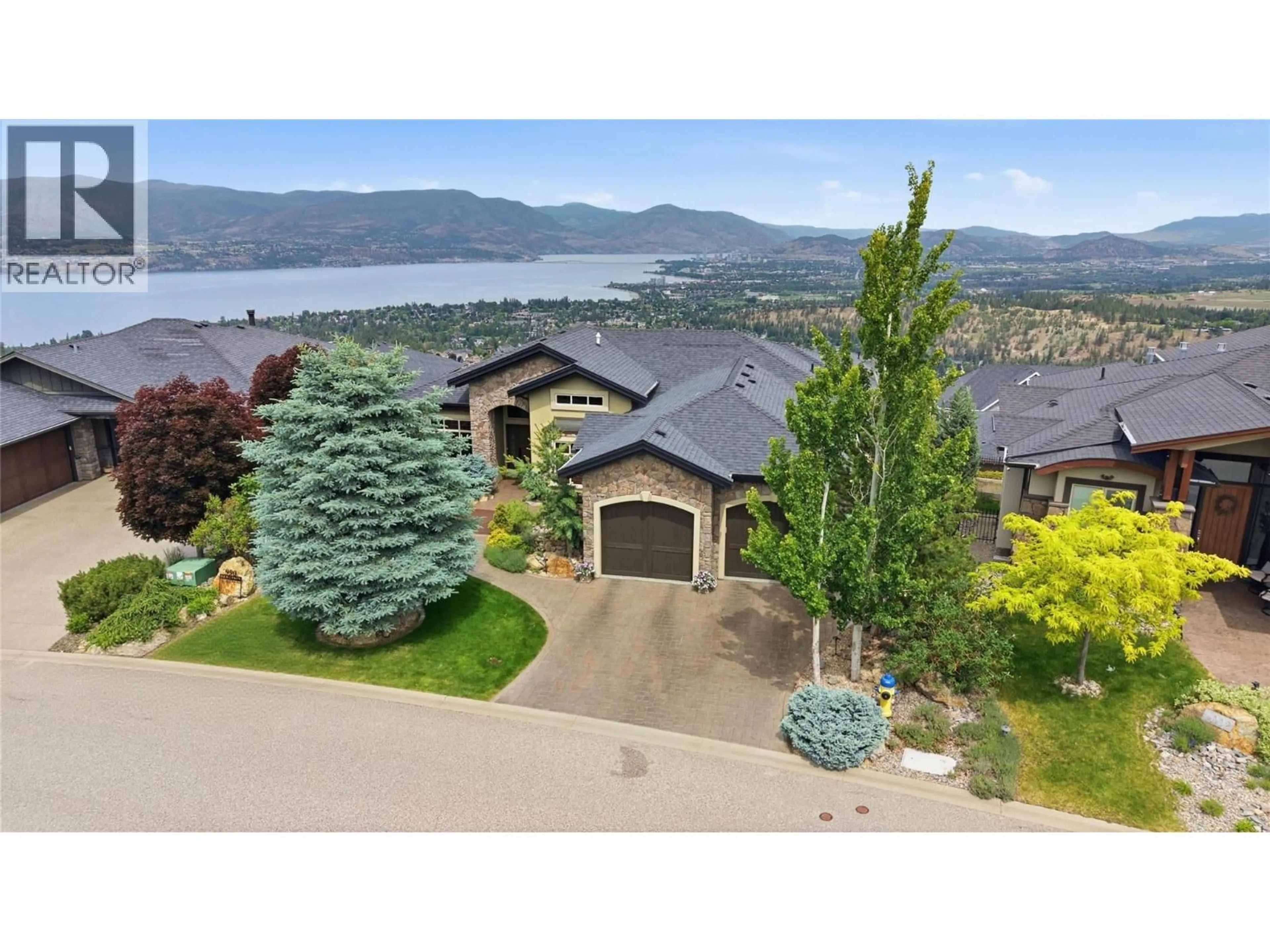A pic from outside/outdoor area/front of a property/back of a property/a pic from drone, water/lake/river/ocean view for 990 HEWETSON AVENUE, Kelowna British Columbia V1W5H8