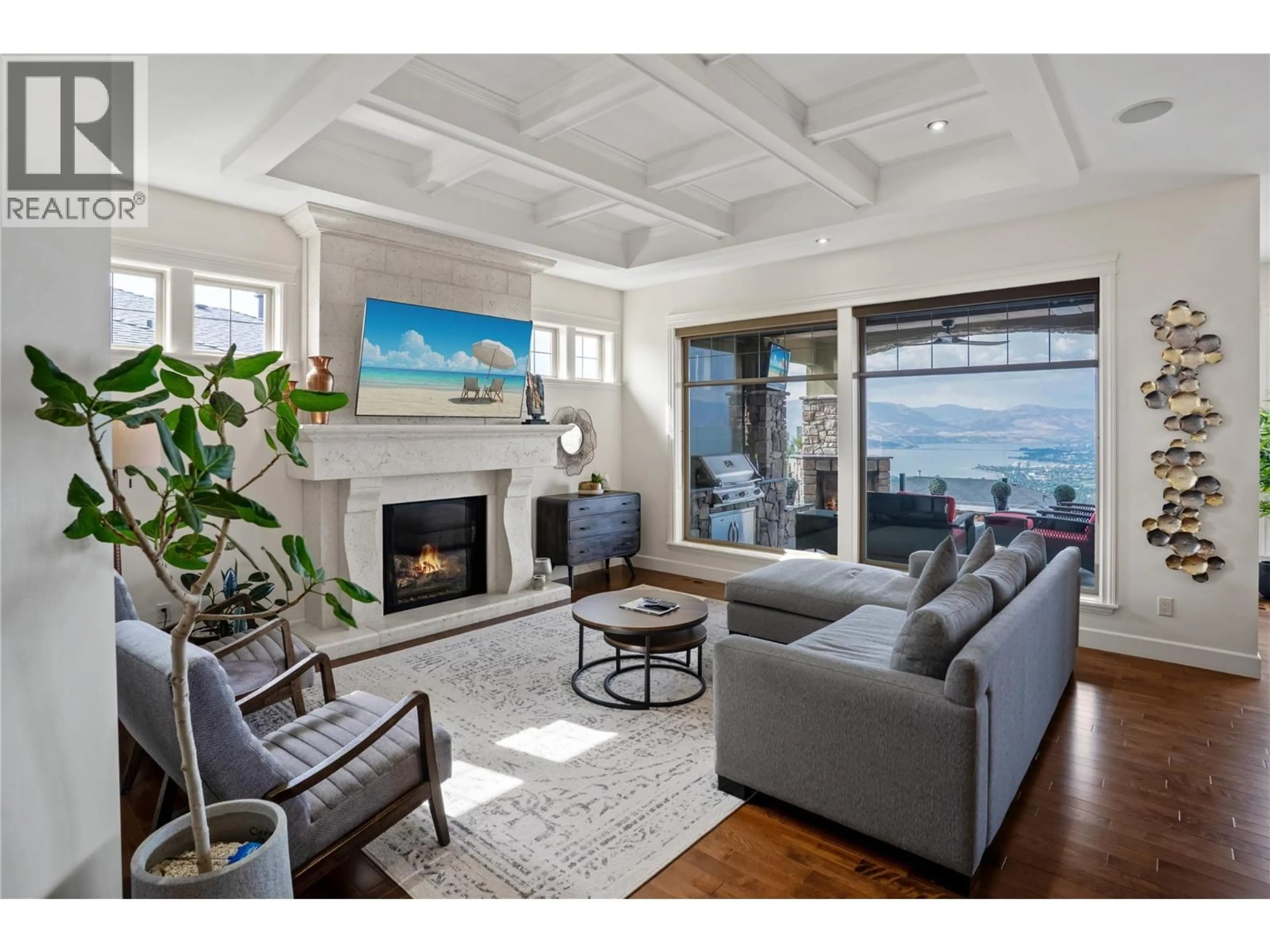 Living room with furniture, unknown for 990 HEWETSON AVENUE, Kelowna British Columbia V1W5H8