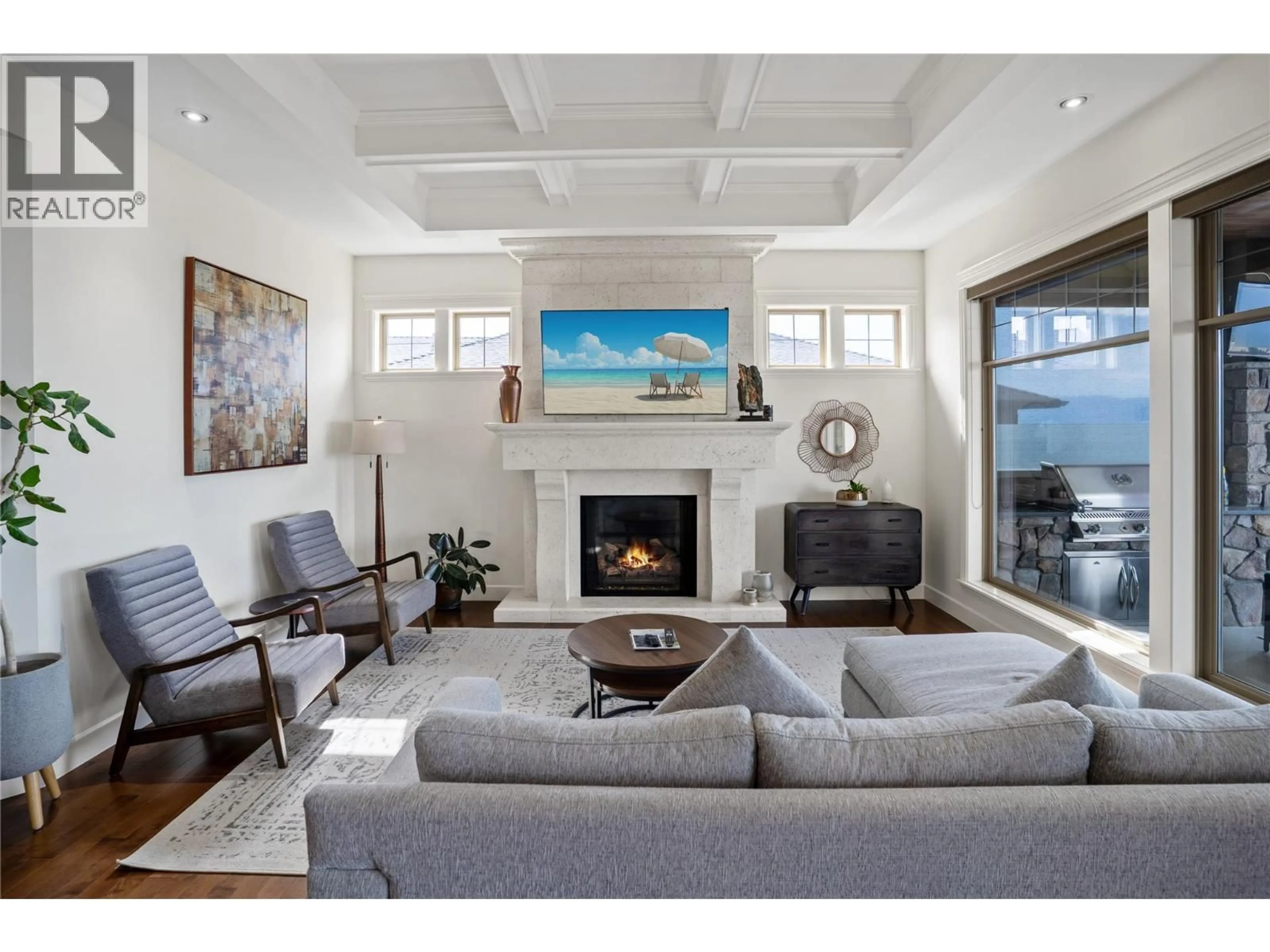 Living room with furniture, unknown for 990 HEWETSON AVENUE, Kelowna British Columbia V1W5H8