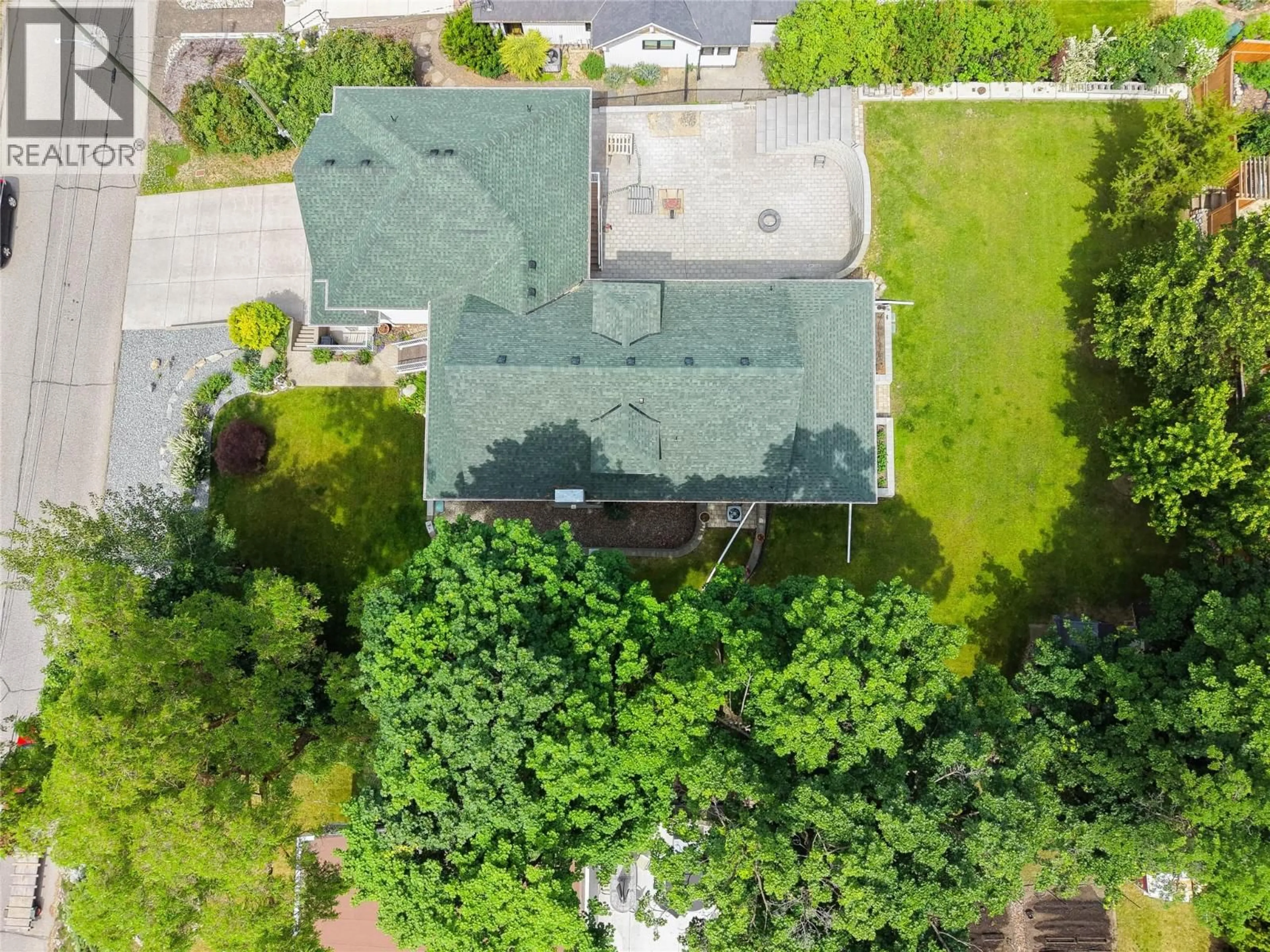 A pic from outside/outdoor area/front of a property/back of a property/a pic from drone, street for 2901 23 STREET, Vernon British Columbia V1T4J8