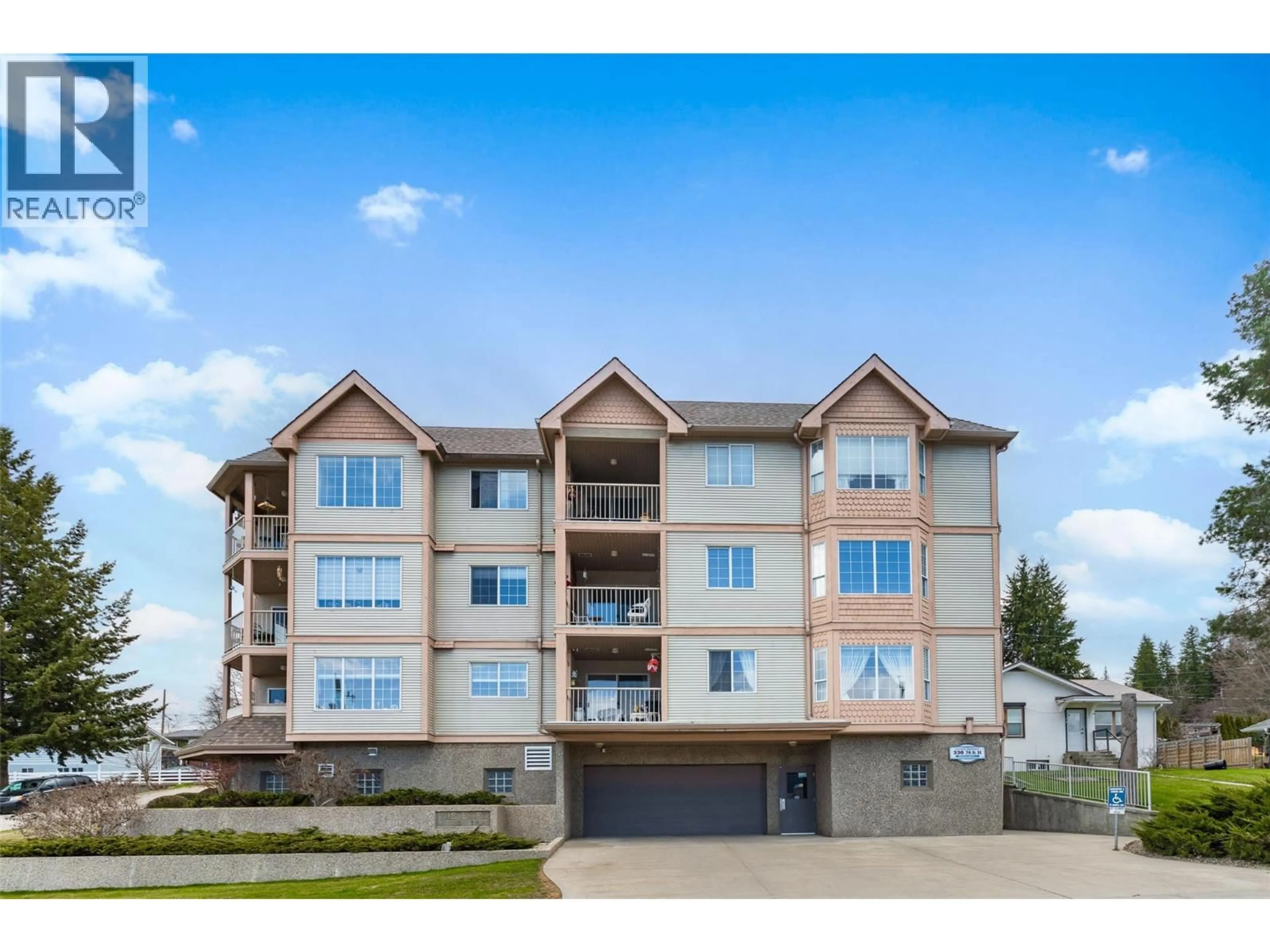 A pic from outside/outdoor area/front of a property/back of a property/a pic from drone, building for 301 - 330 7 STREET SOUTHEAST, Salmon Arm British Columbia V1E1S7
