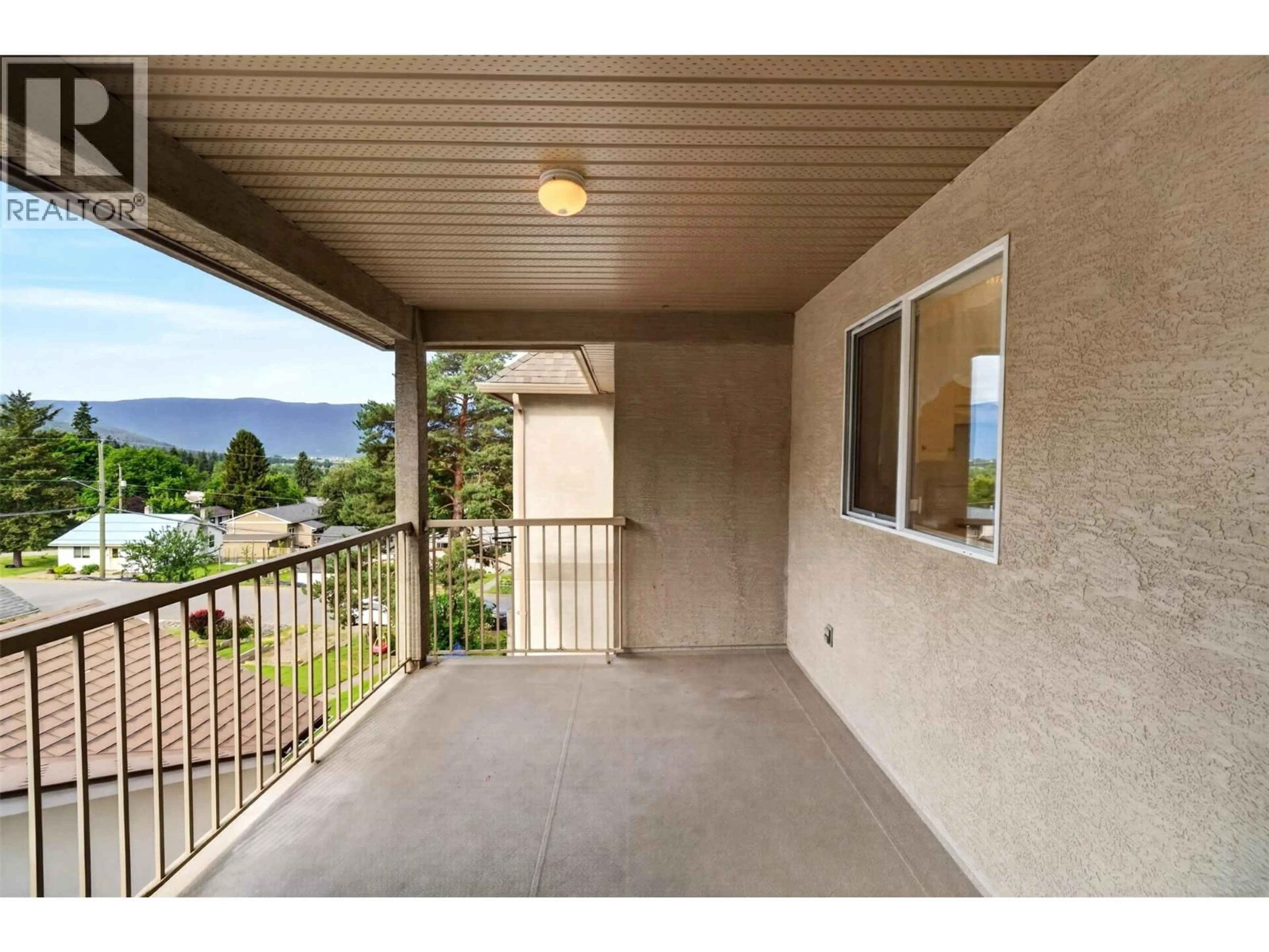 Patio, water/lake/river/ocean view for 301 - 330 7 STREET SOUTHEAST, Salmon Arm British Columbia V1E1S7
