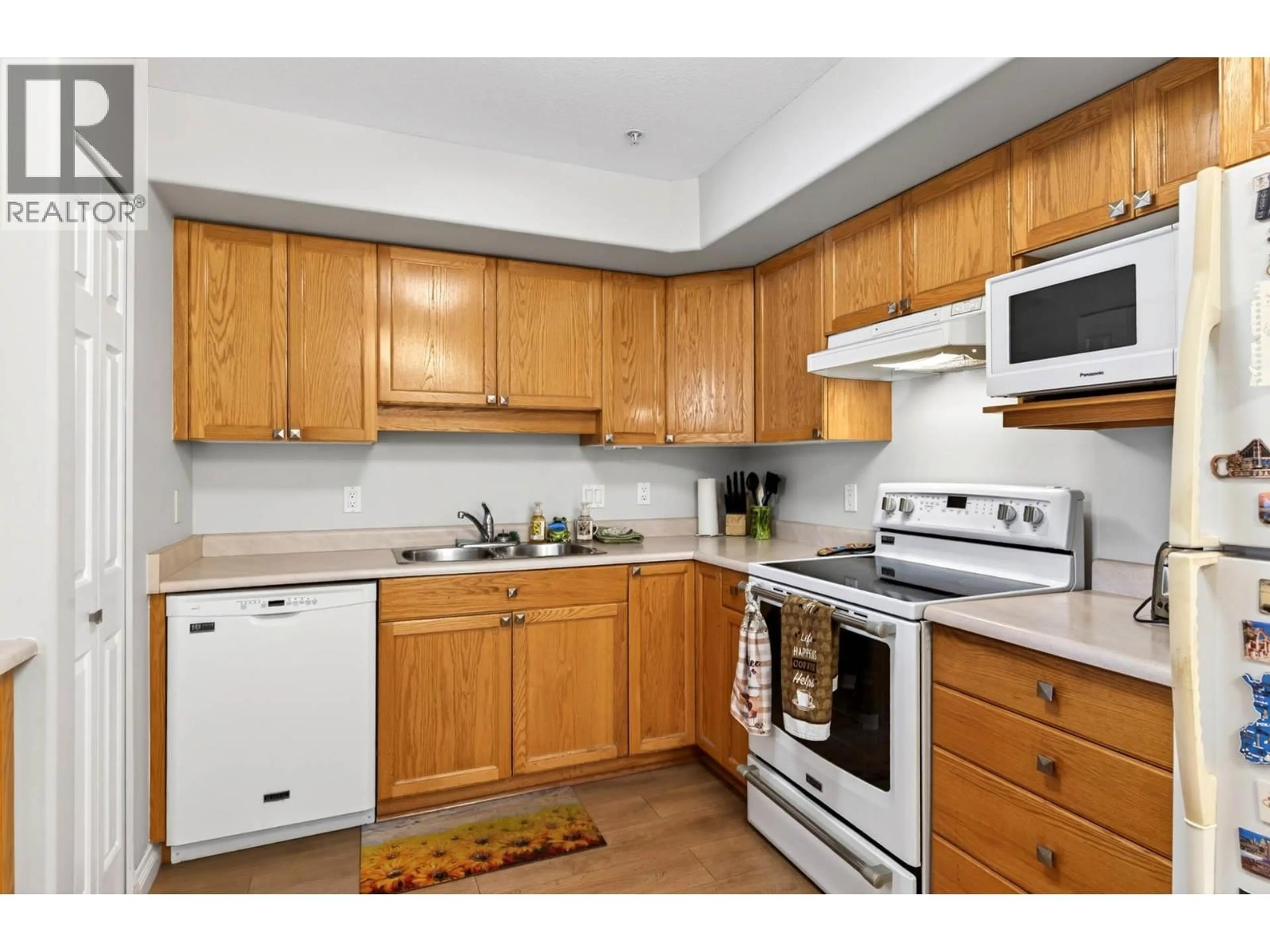 Standard kitchen, unknown for 201 - 860 NICOLANI DRIVE, Kamloops British Columbia V2B5B3