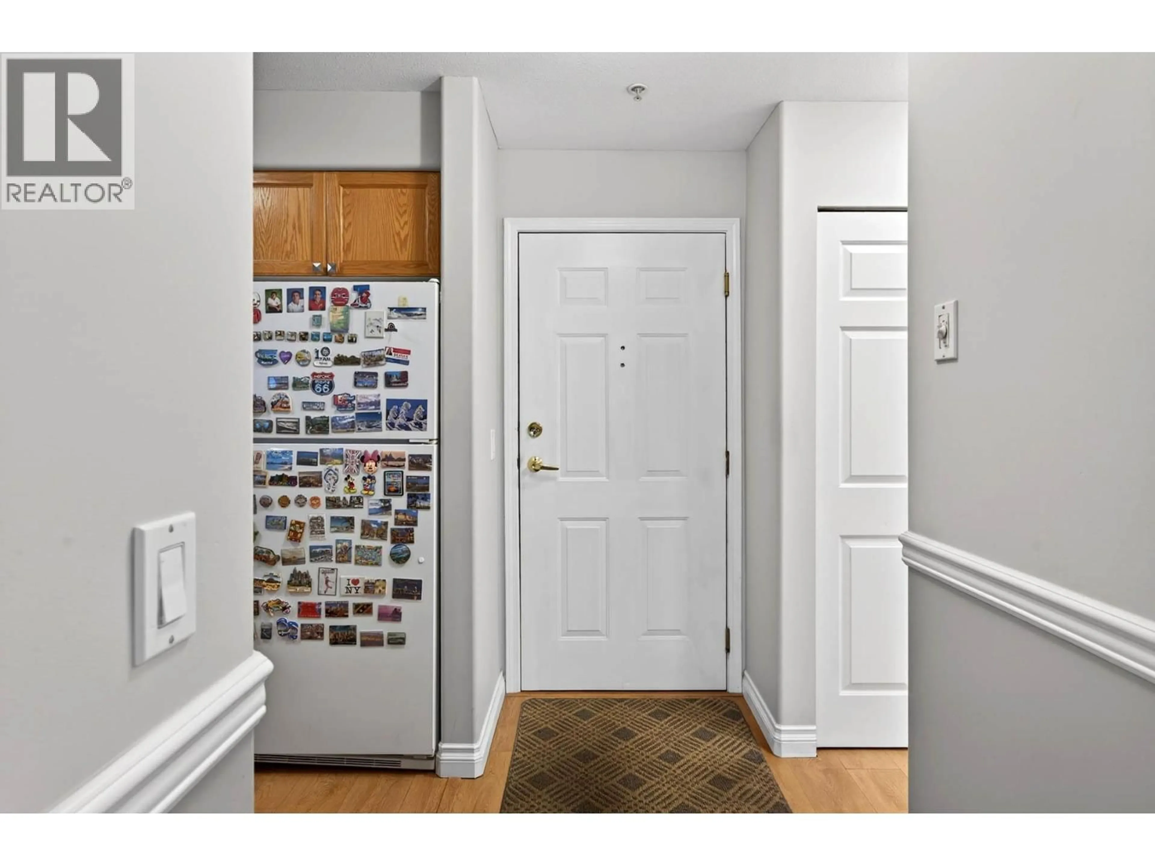 Indoor entryway for 201 - 860 NICOLANI DRIVE, Kamloops British Columbia V2B5B3