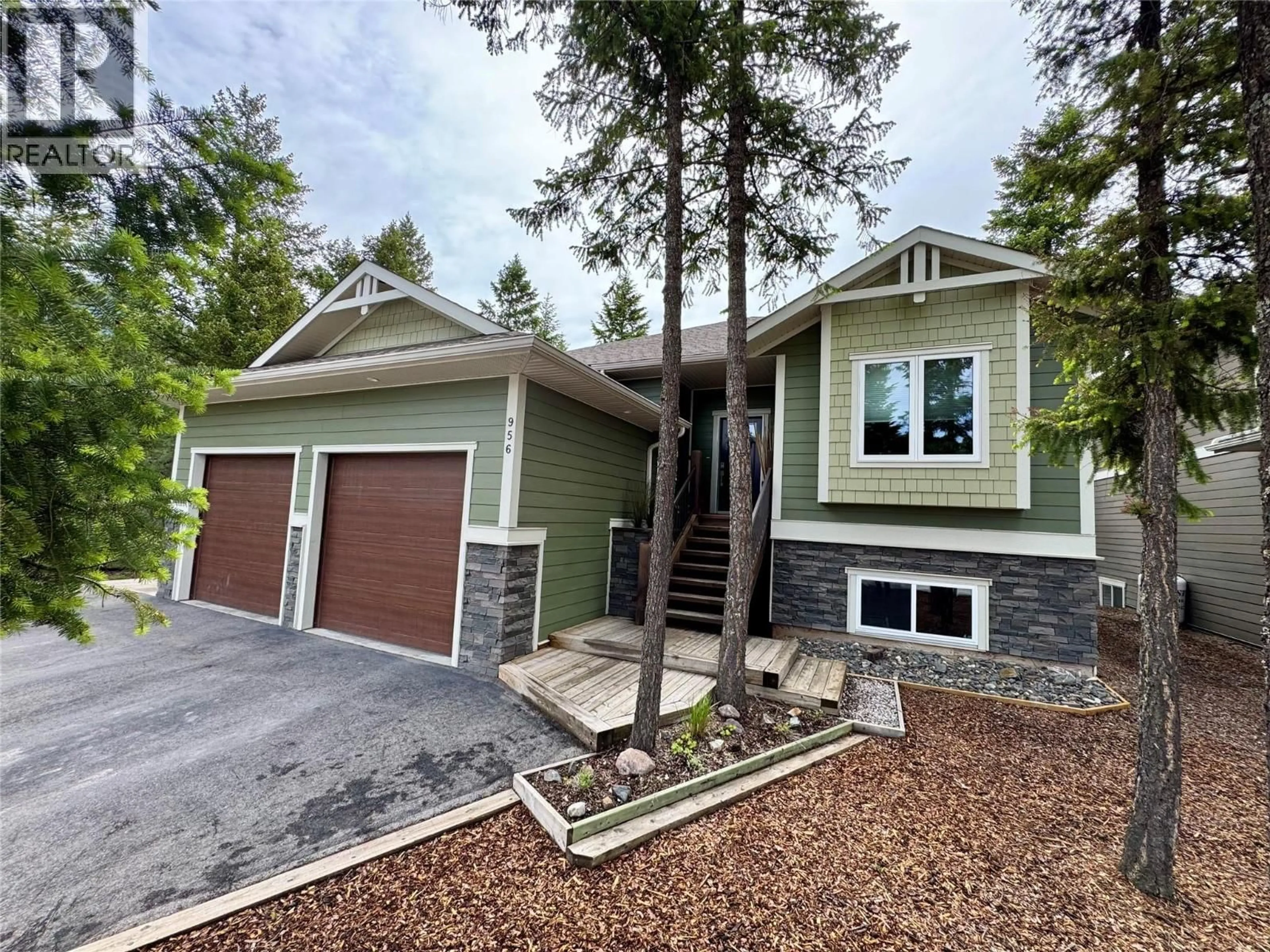 Home with vinyl exterior material, street for 956 COPPER POINT WAY, Invermere British Columbia V0A1K3