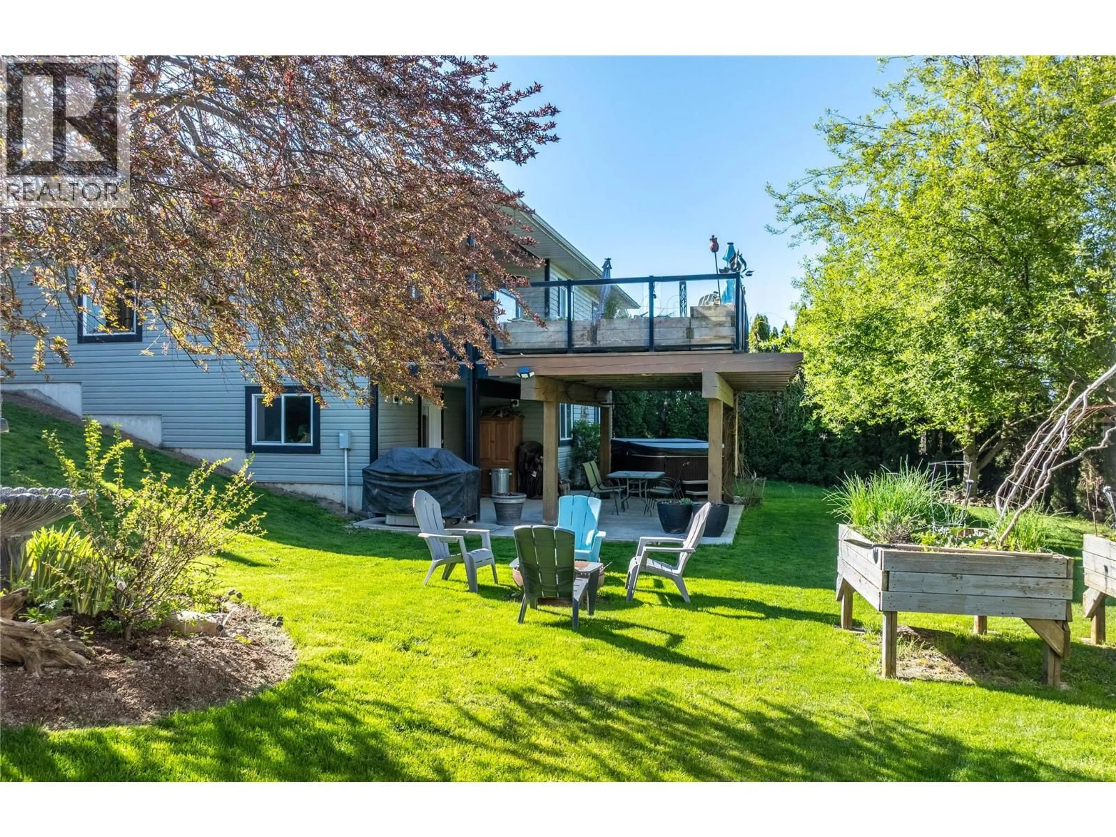 Patio, water/lake/river/ocean view for 235 3RD AVENUE SOUTH, Creston British Columbia V0B1G3