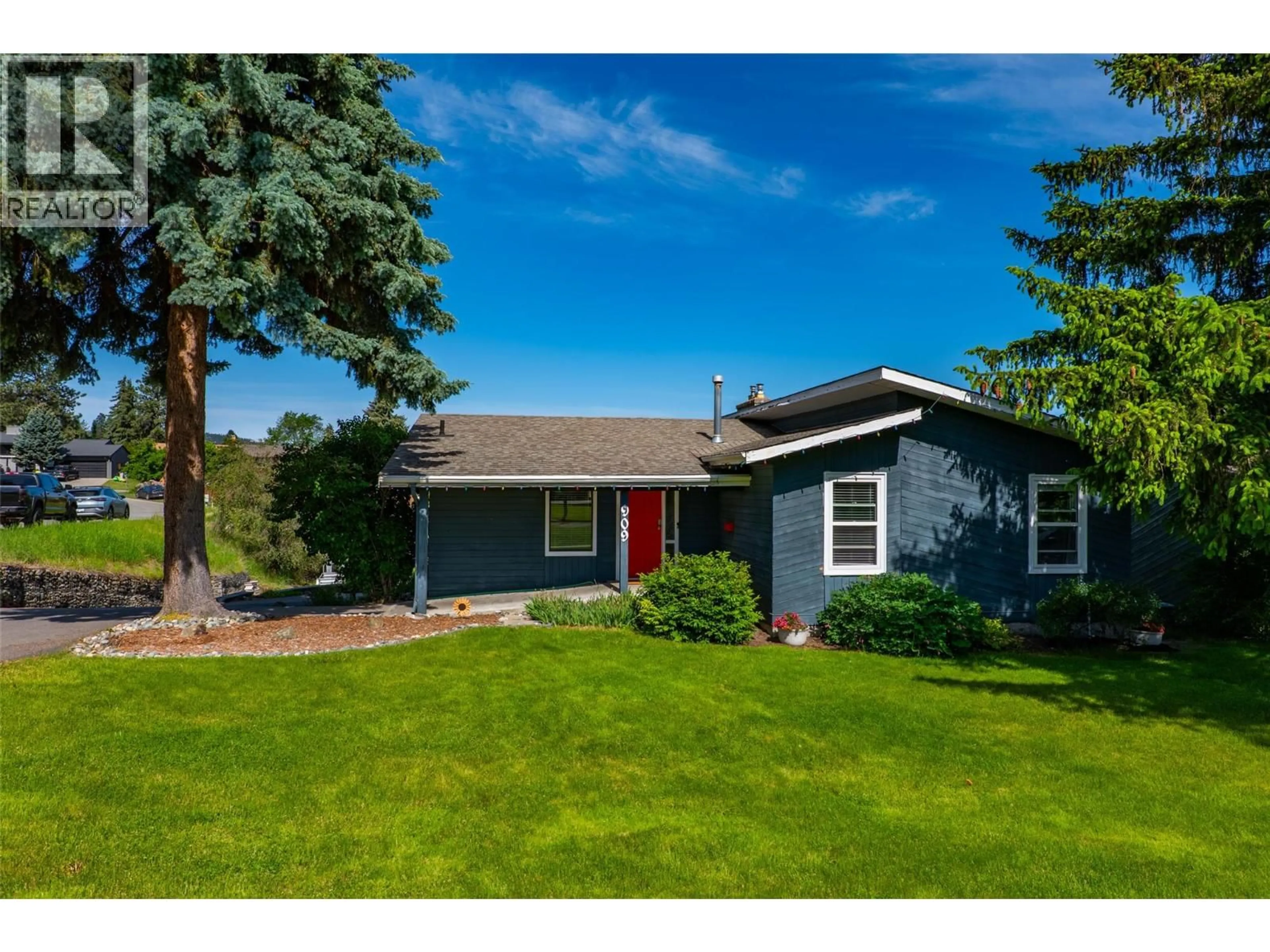 Home with vinyl exterior material, street for 909 FLEMING CIRCLE, Kamloops British Columbia V1S1B5