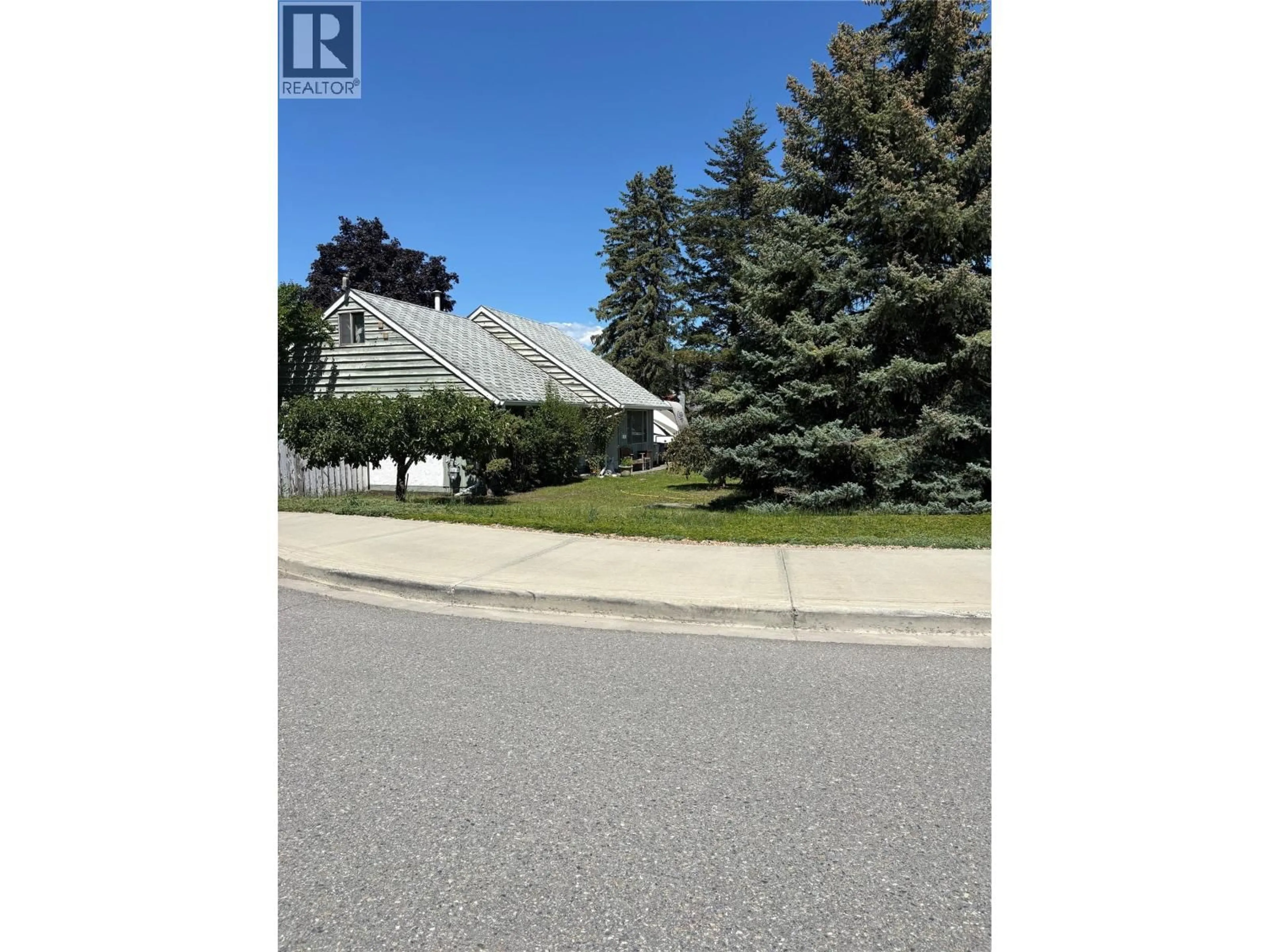 A pic from outside/outdoor area/front of a property/back of a property/a pic from drone, street for 2519 QU'APPELLE BOULEVARD, Kamloops British Columbia V2E1V8