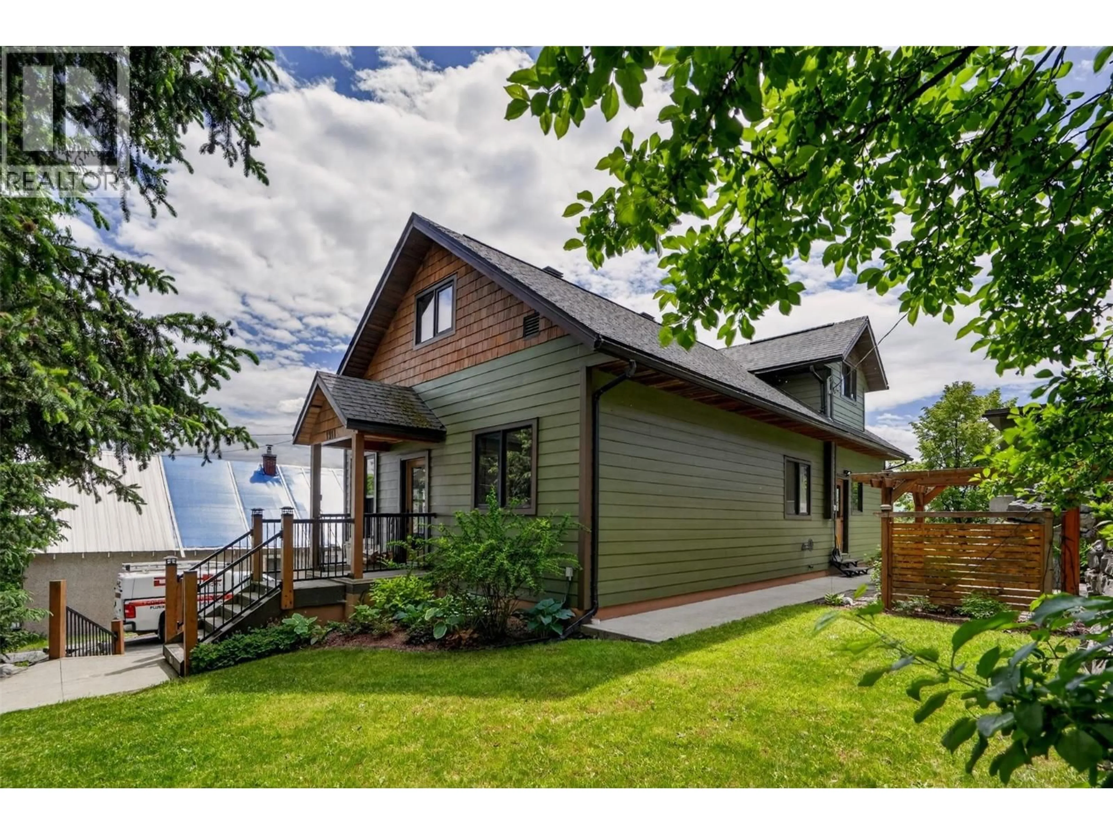 Home with vinyl exterior material, water/lake/river/ocean view for 1911 UNION AVENUE, Rossland British Columbia V0G1Y0