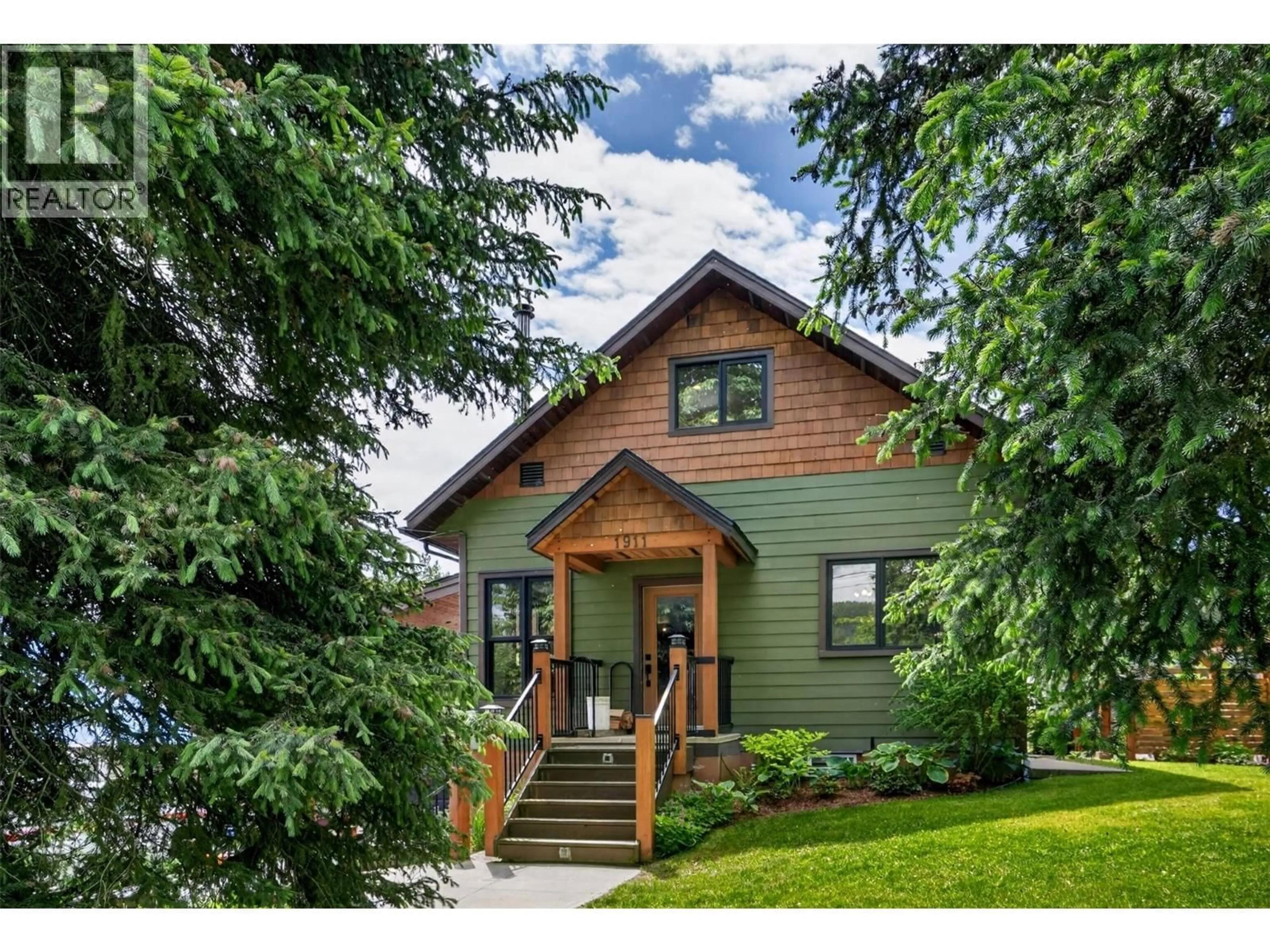 Home with vinyl exterior material, street for 1911 UNION AVENUE, Rossland British Columbia V0G1Y0