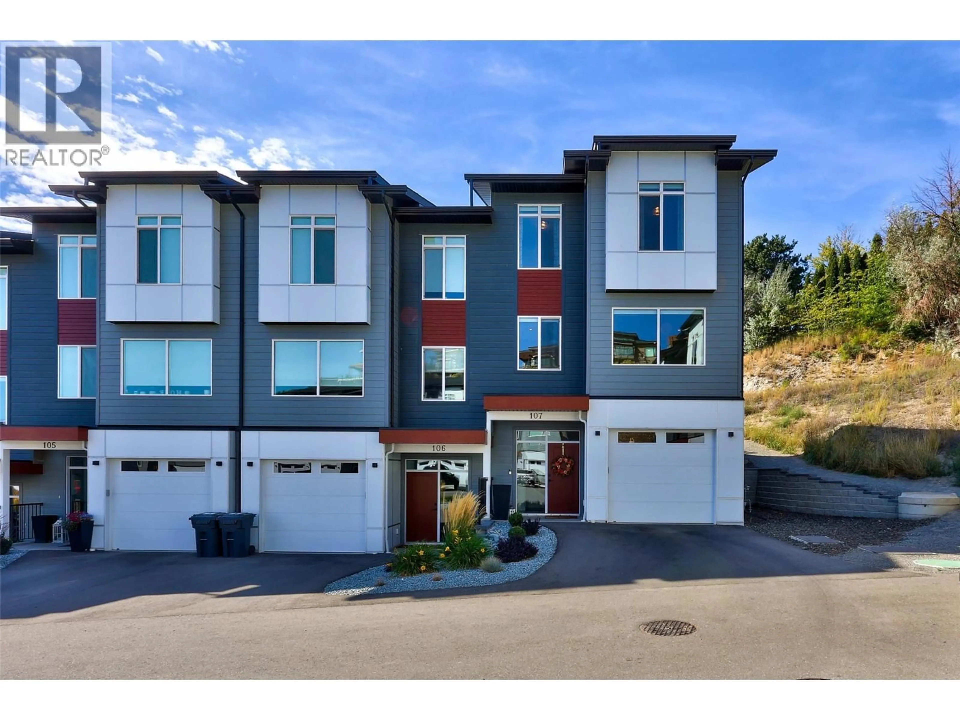 Home with vinyl exterior material, street for 107 RIVER GATE DRIVE, Kamloops British Columbia V2H0E4