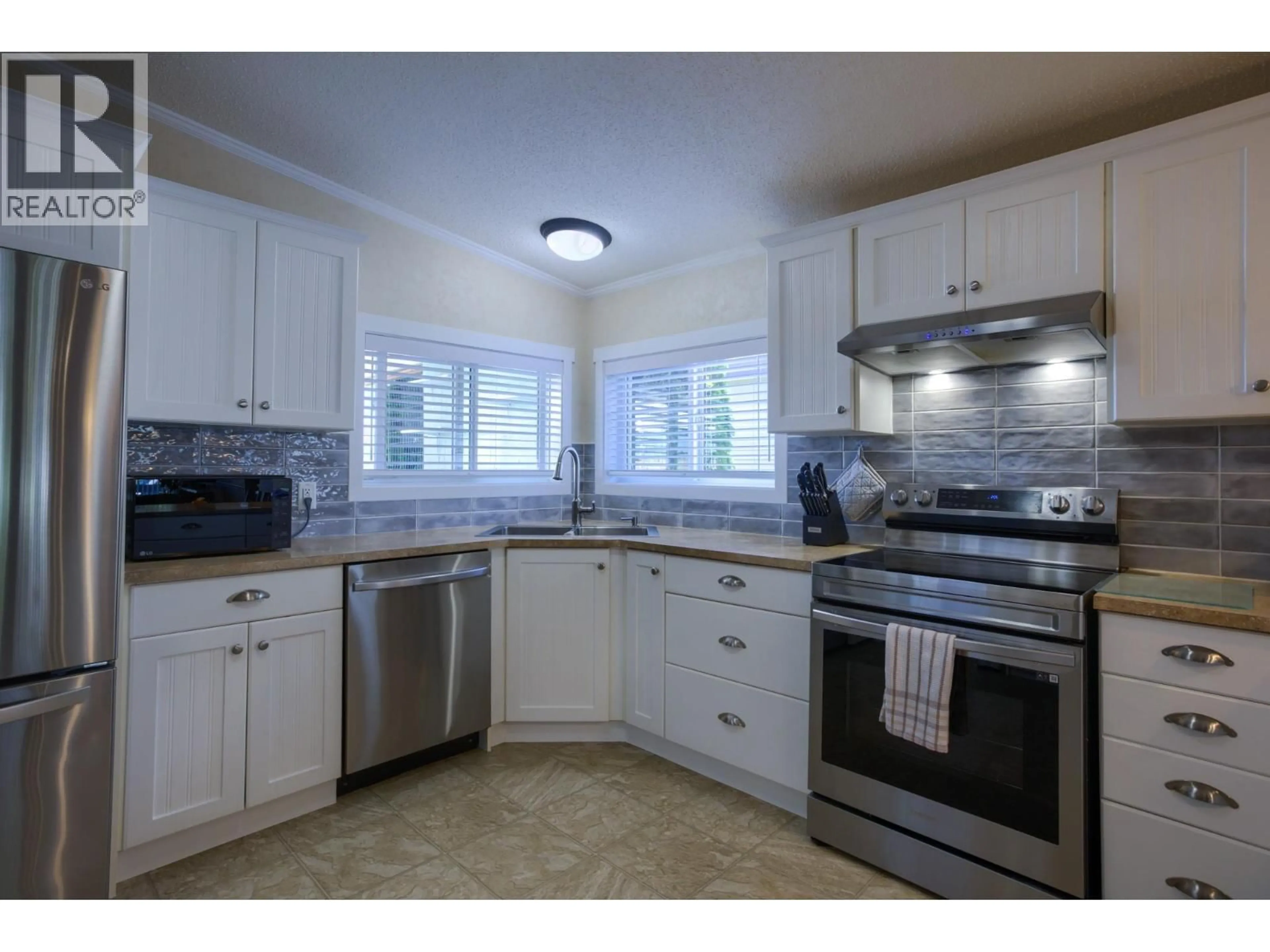 Standard kitchen, ceramic/tile floor for 1304 - 2440 OLD OKANAGAN HIGHWAY, West Kelowna British Columbia V4T3A2