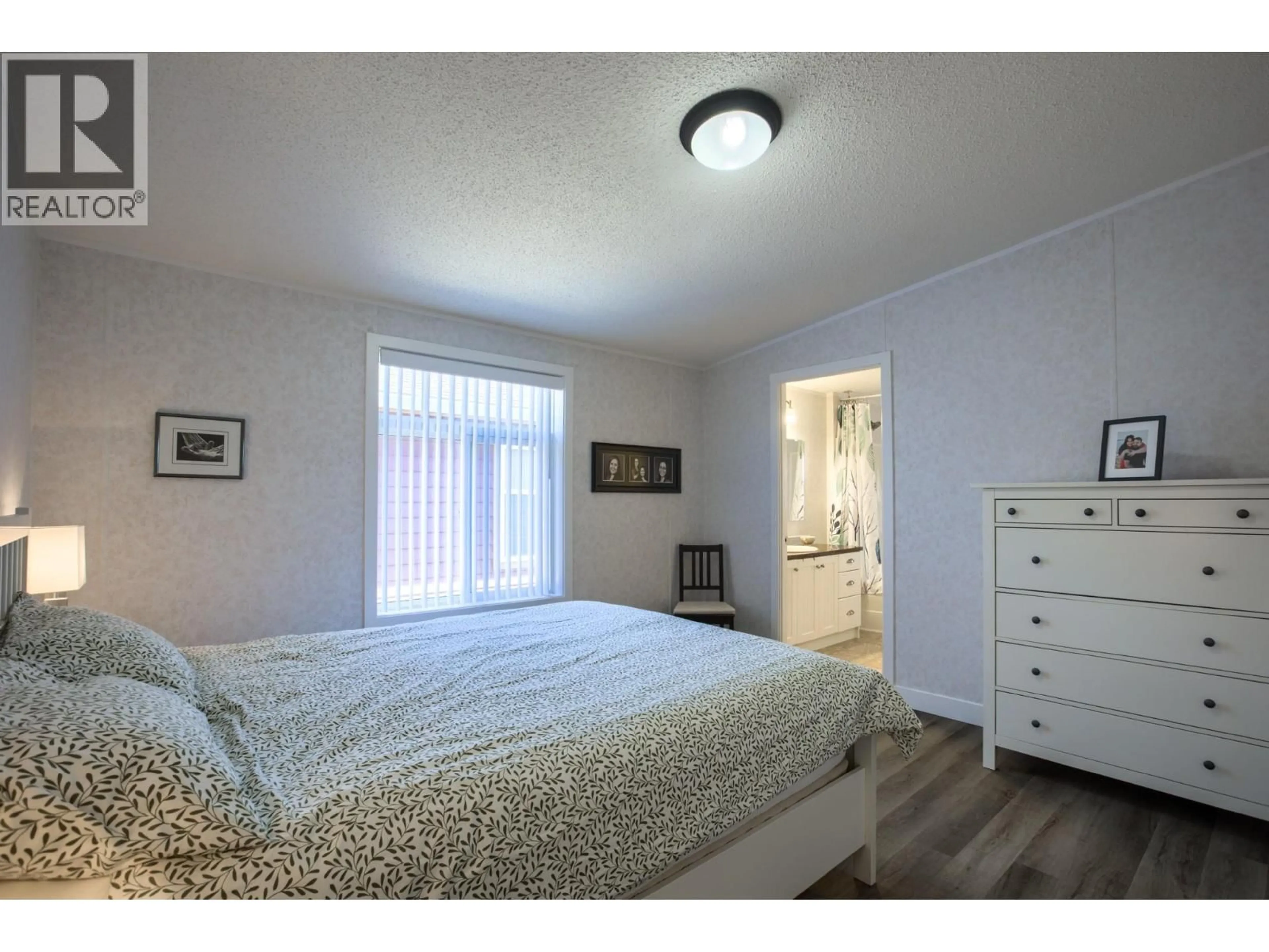 Bedroom with bed, wood/laminate floor for 1304 - 2440 OLD OKANAGAN HIGHWAY, West Kelowna British Columbia V4T3A2