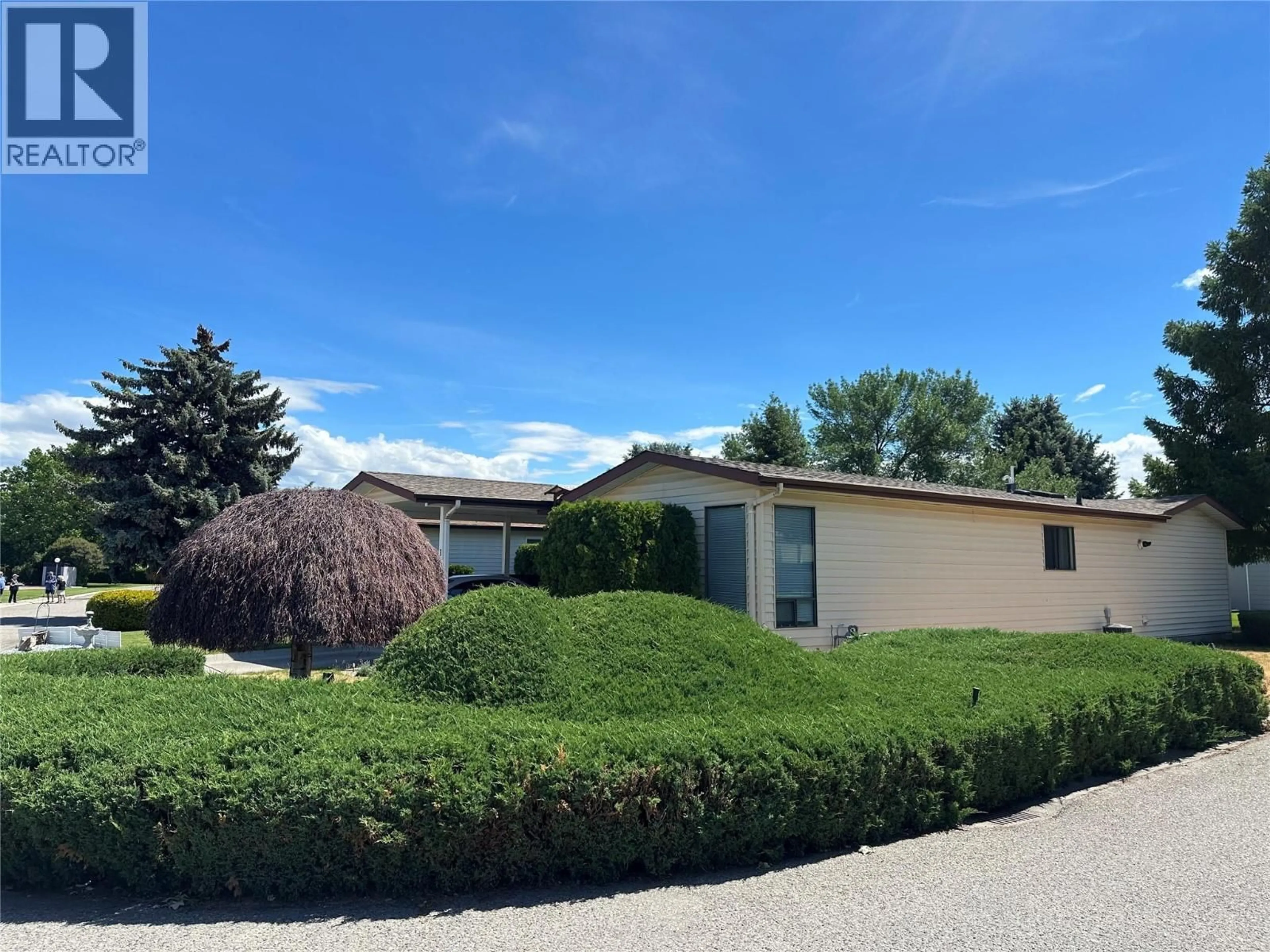 Home with vinyl exterior material, street for 118 - 1255 RAYMER AVENUE, Kelowna British Columbia V1W3S3