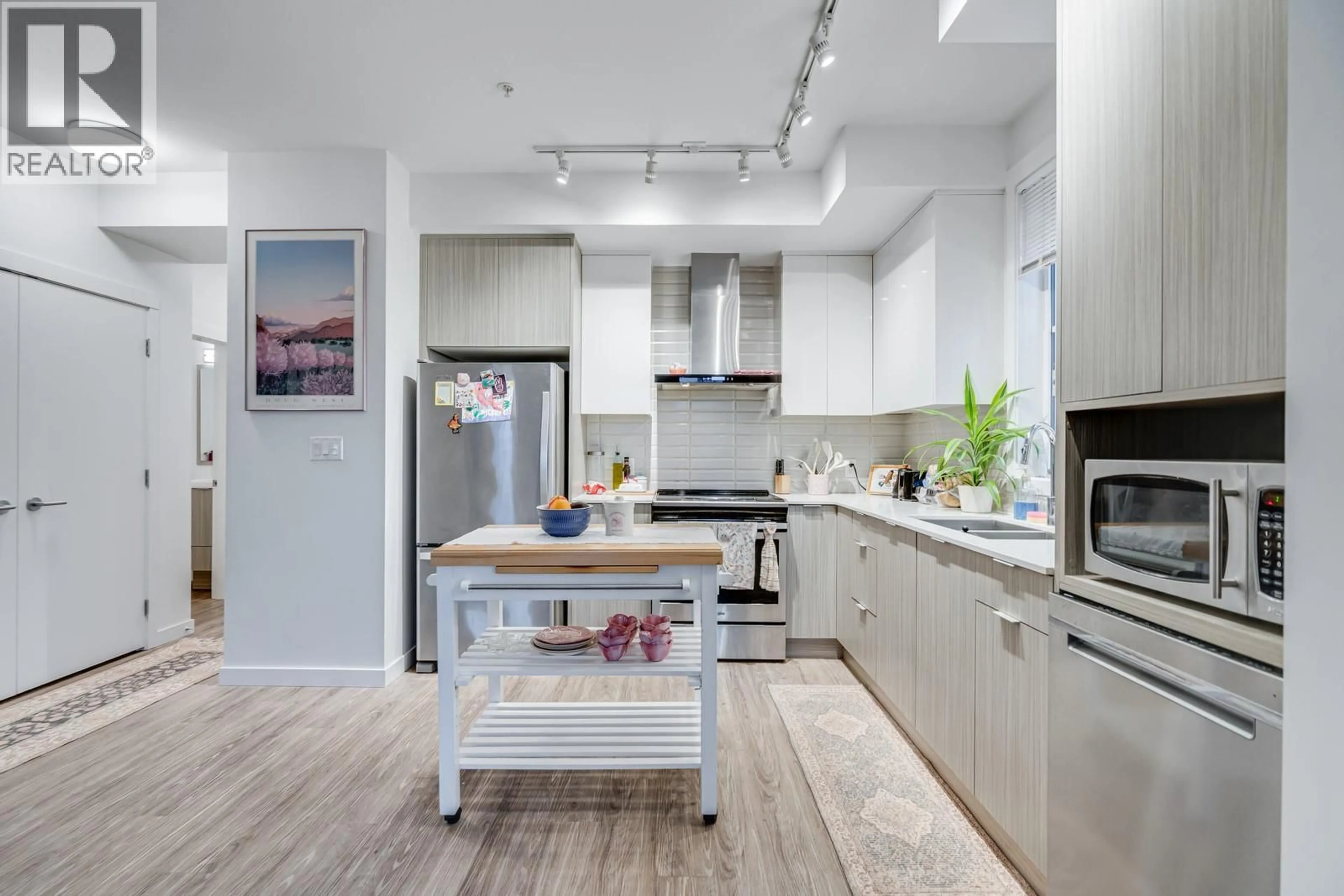 Contemporary kitchen, unknown for 115 - 1800 RICHTER STREET, Kelowna British Columbia V1Y6C7